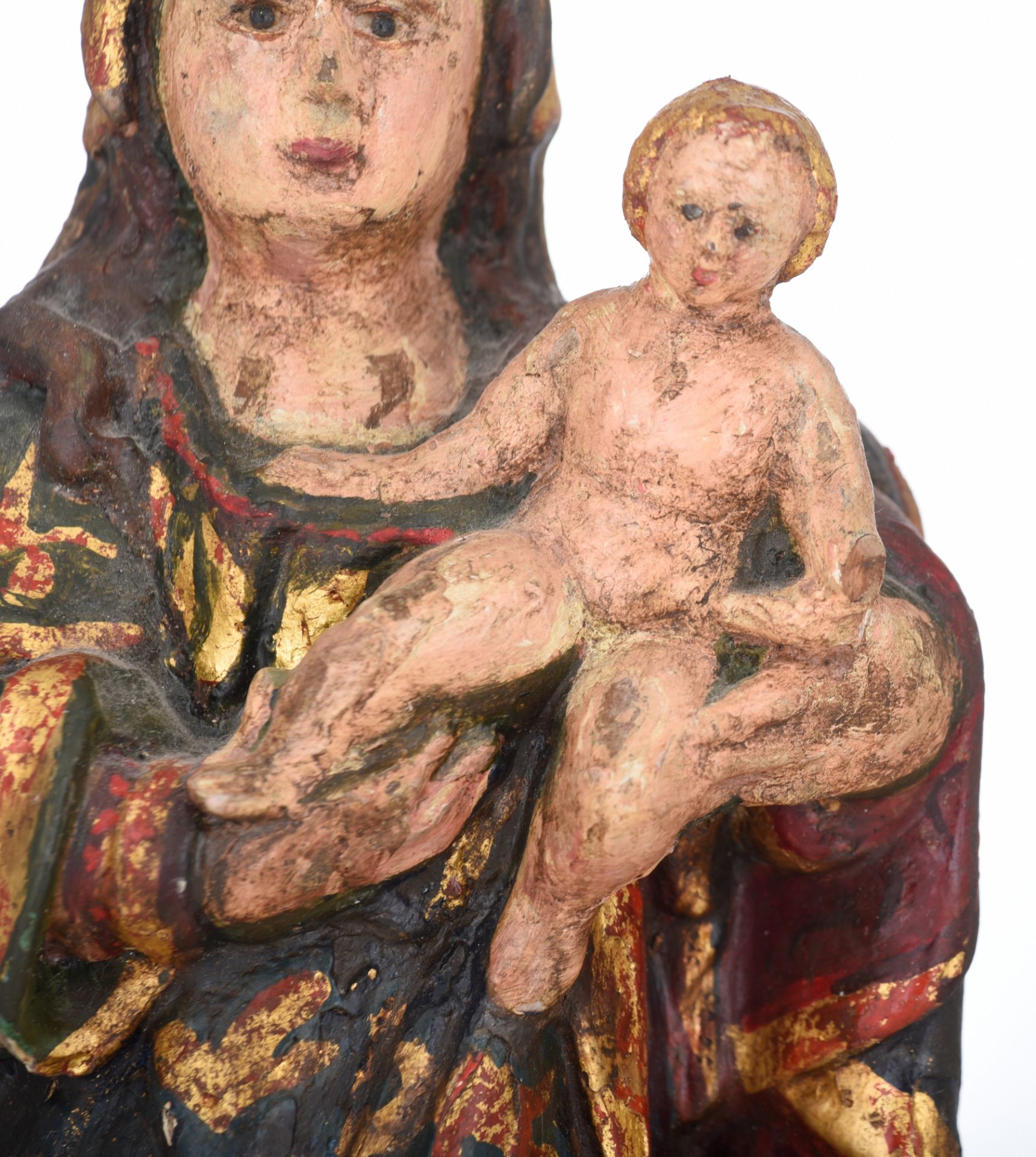 A polychrome and gilt painted walnut Madonna and Child, 17thC, Spain, H 23,5 cm - Image 9 of 11