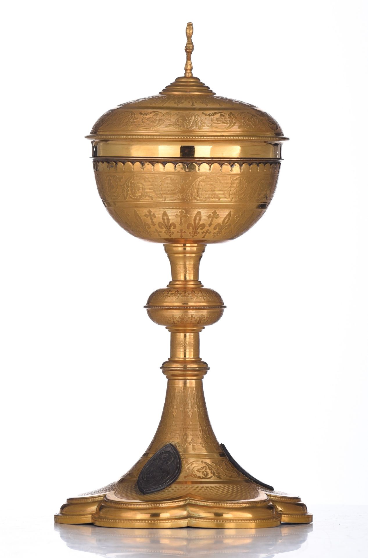 A 20thC Gothic Revival gilt brass solar monstrance, H 50 cm; added a silver and gilt silver ciborium - Image 5 of 12