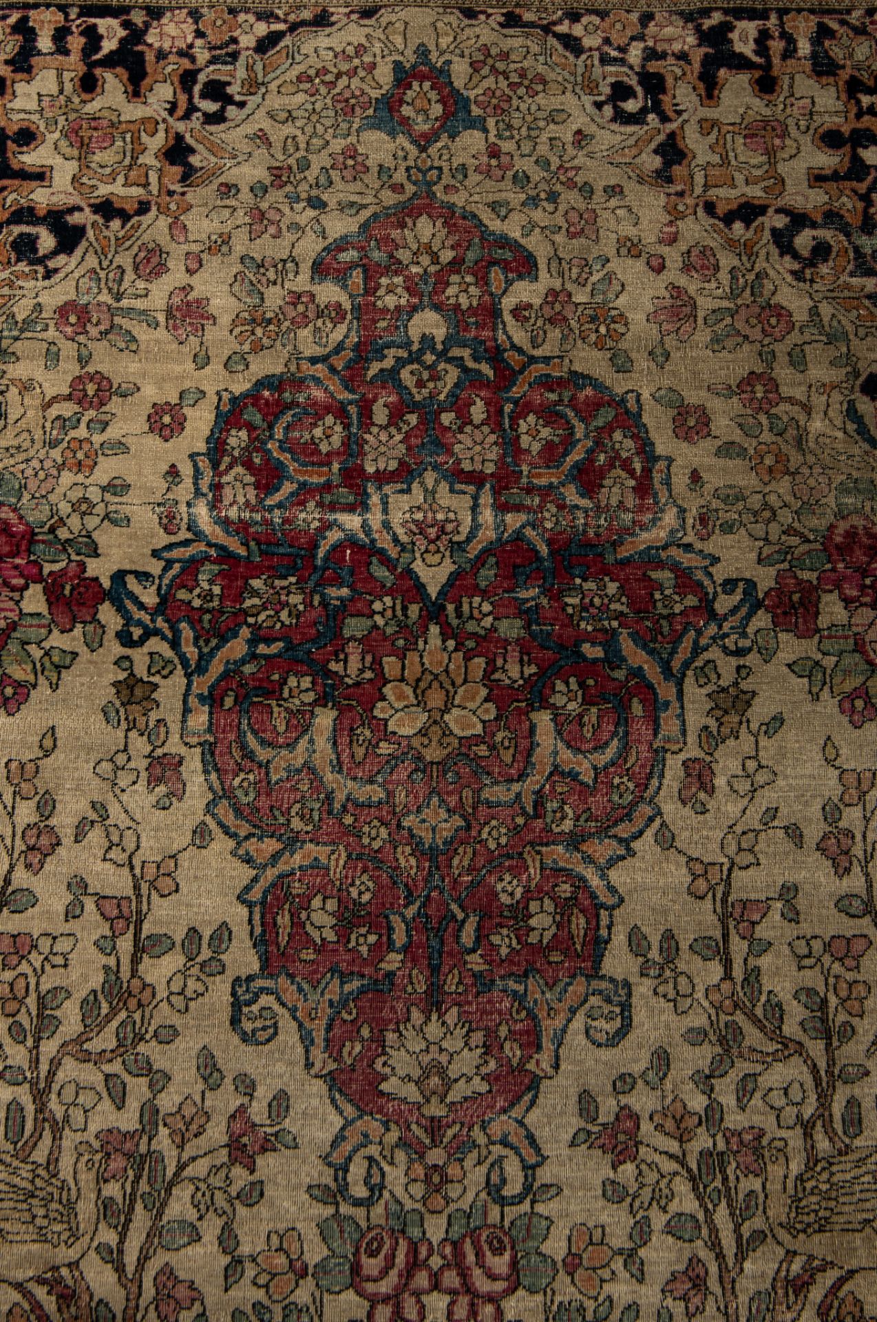 An antique Persian Ispahan rug, depicting the tree of life, 133 x 215 cm (+) - Image 8 of 9