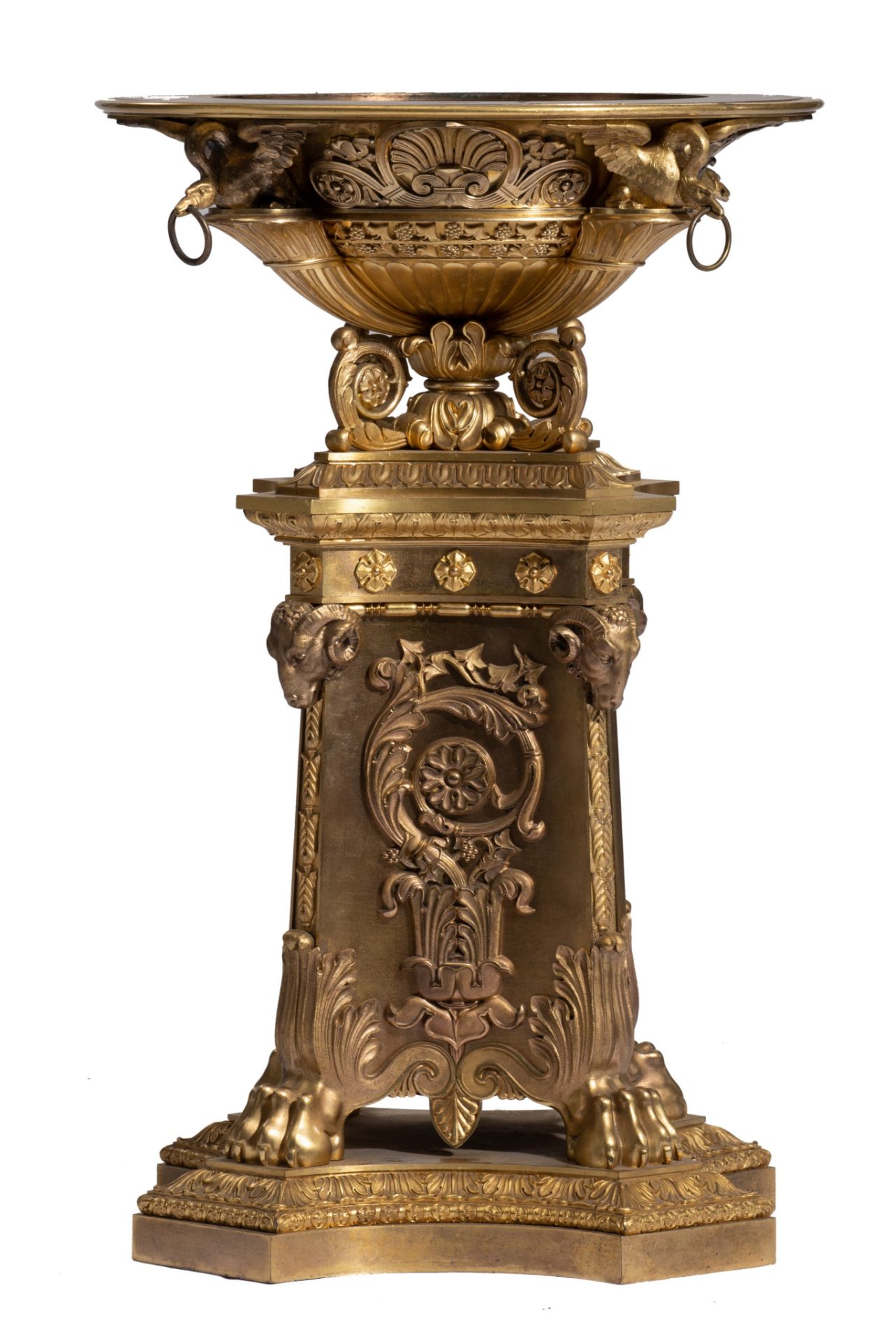 A fine French Restauration style gilt bronze 'surtout de table' centrepiece, in the manner of Pierre - Bild 5 aus 8