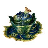 An exceptional Delft polychrome 'trompe l'oeil' pike tureen with cover on stand, 18thC, H 13,5 cm