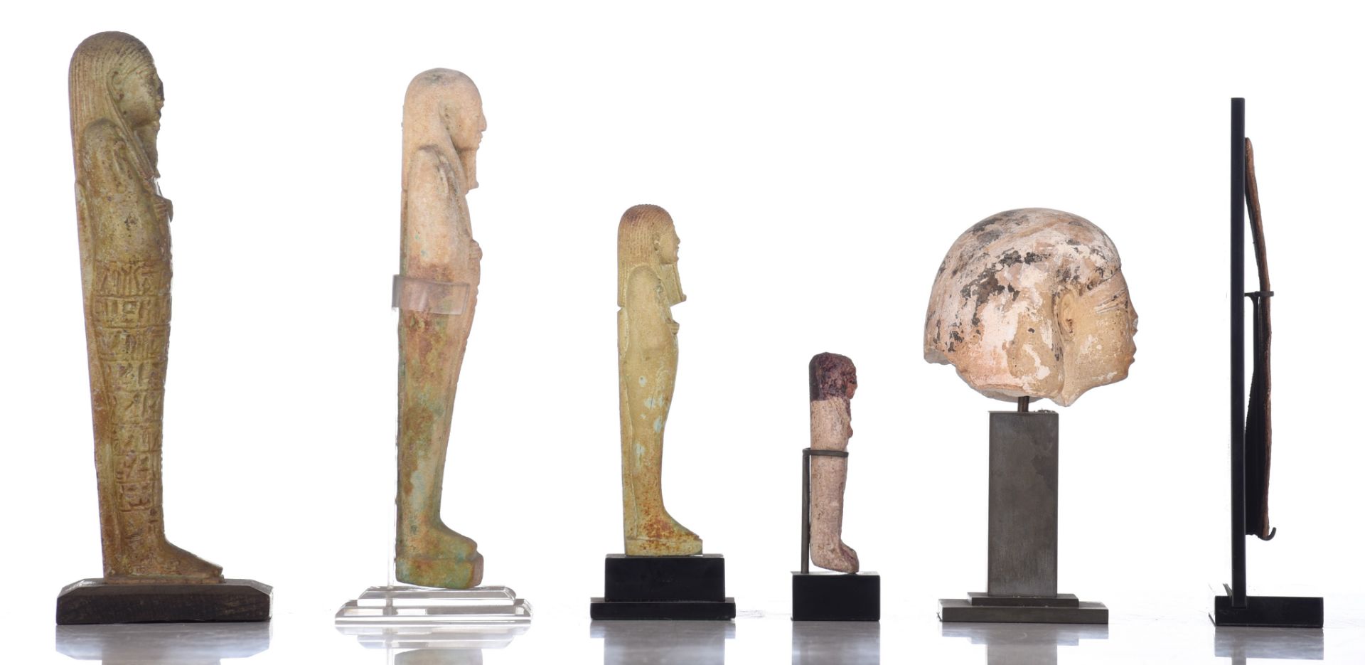 A collection of 10 Egyptian works of art in various materials, 7,6 - 23,5 cm (+) - Image 5 of 9