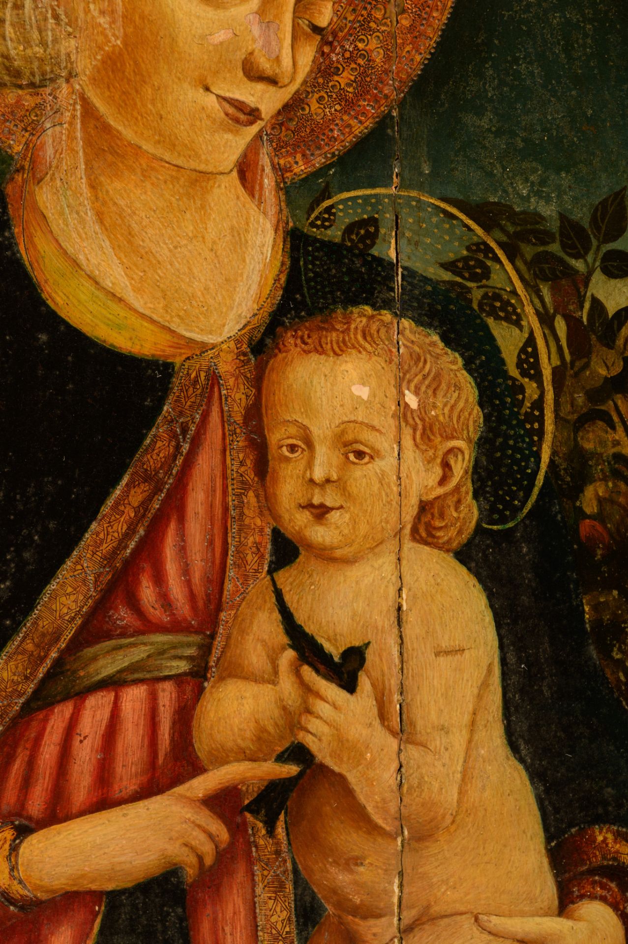 Madonna and Child, in the manner of the Italian Quattrocento, tempera and gold leaves on panel, 51 x - Bild 5 aus 12