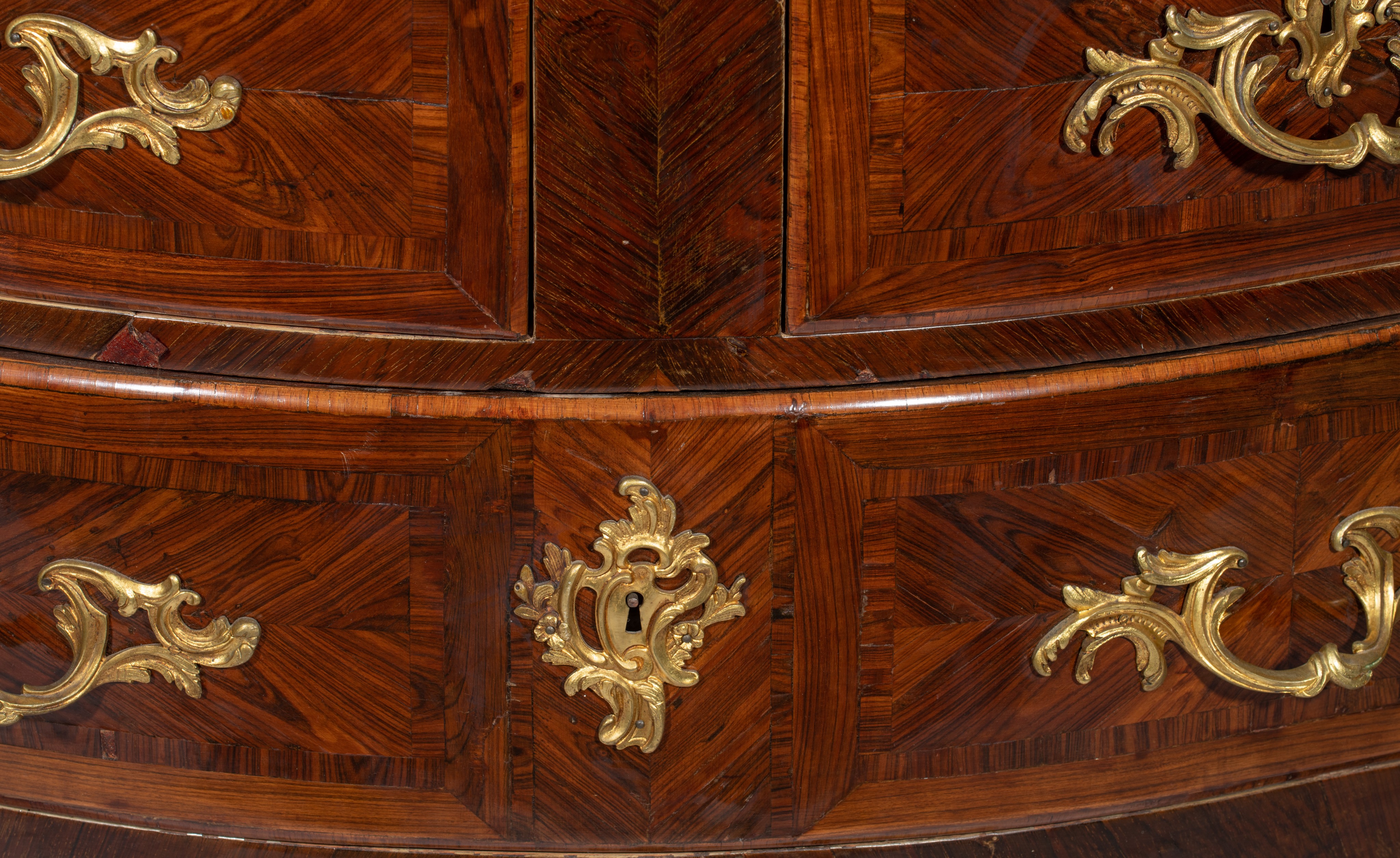 A fine Louis XV period rosewood veneered commode, mid 18thC, H 84 - W 114 - D 55 cm - Image 9 of 10