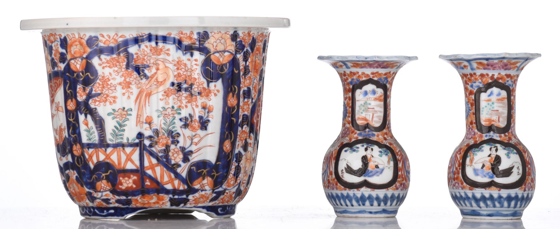 (T) A collection of Japanese Imari ware, Meiji period, Tallest H 19 - ø 34,5 cm (10) - Image 10 of 18