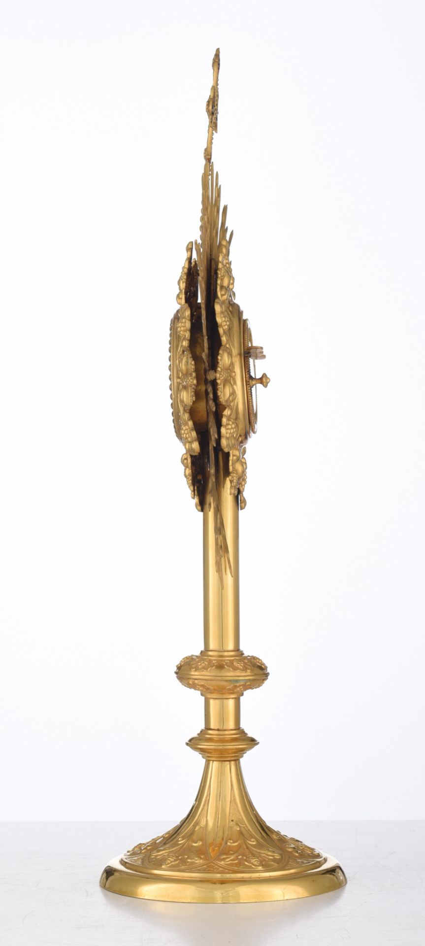 A 20thC Gothic Revival gilt brass solar monstrance, H 50 cm; added a silver and gilt silver ciborium - Image 10 of 12