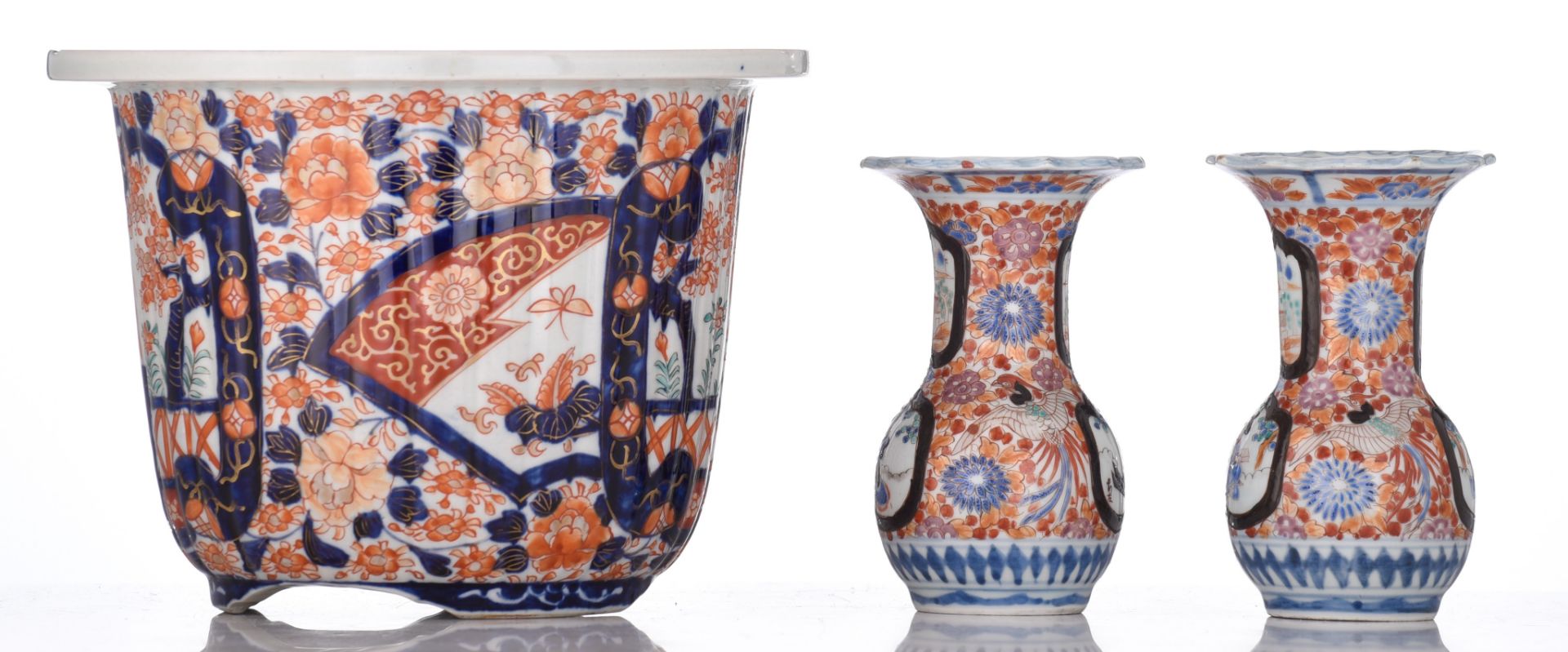 (T) A collection of Japanese Imari ware, Meiji period, Tallest H 19 - ø 34,5 cm (10) - Image 13 of 18
