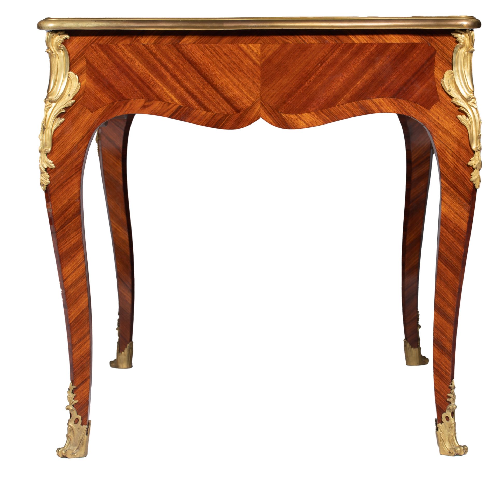 A fine Louis XV style 'bureau plat', 19thC, H 76 - W 142 - D 75 cm - Image 3 of 7