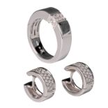 (T) An 18ct white gold ring set with brilliant-cut diamonds, weight 8,4g - size 6.5; added a ditto p