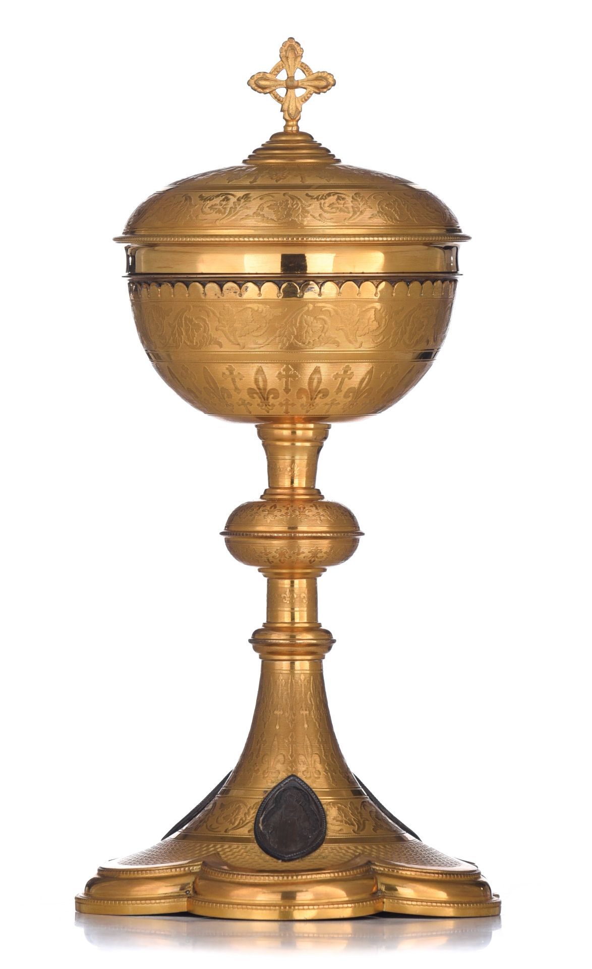 A 20thC Gothic Revival gilt brass solar monstrance, H 50 cm; added a silver and gilt silver ciborium - Image 2 of 12