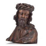 A walnut sculpture of Ecce Homo, 16thC, German, H 39 cm