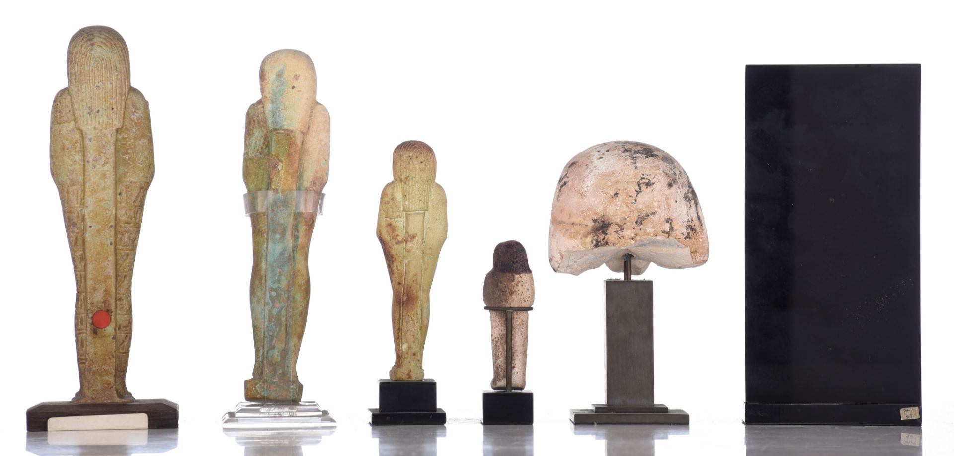 A collection of 10 Egyptian works of art in various materials, 7,6 - 23,5 cm (+) - Image 4 of 9