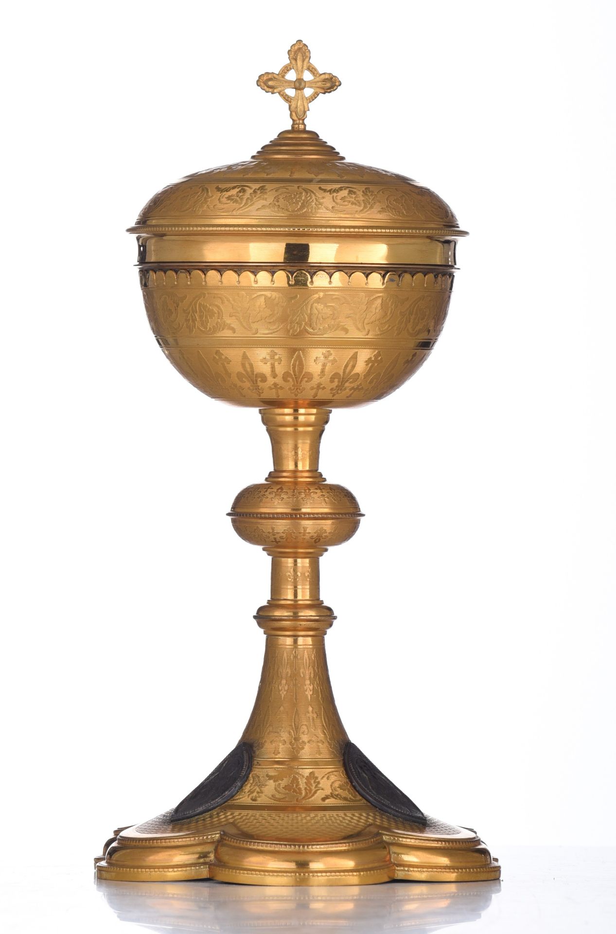 A 20thC Gothic Revival gilt brass solar monstrance, H 50 cm; added a silver and gilt silver ciborium - Image 4 of 12