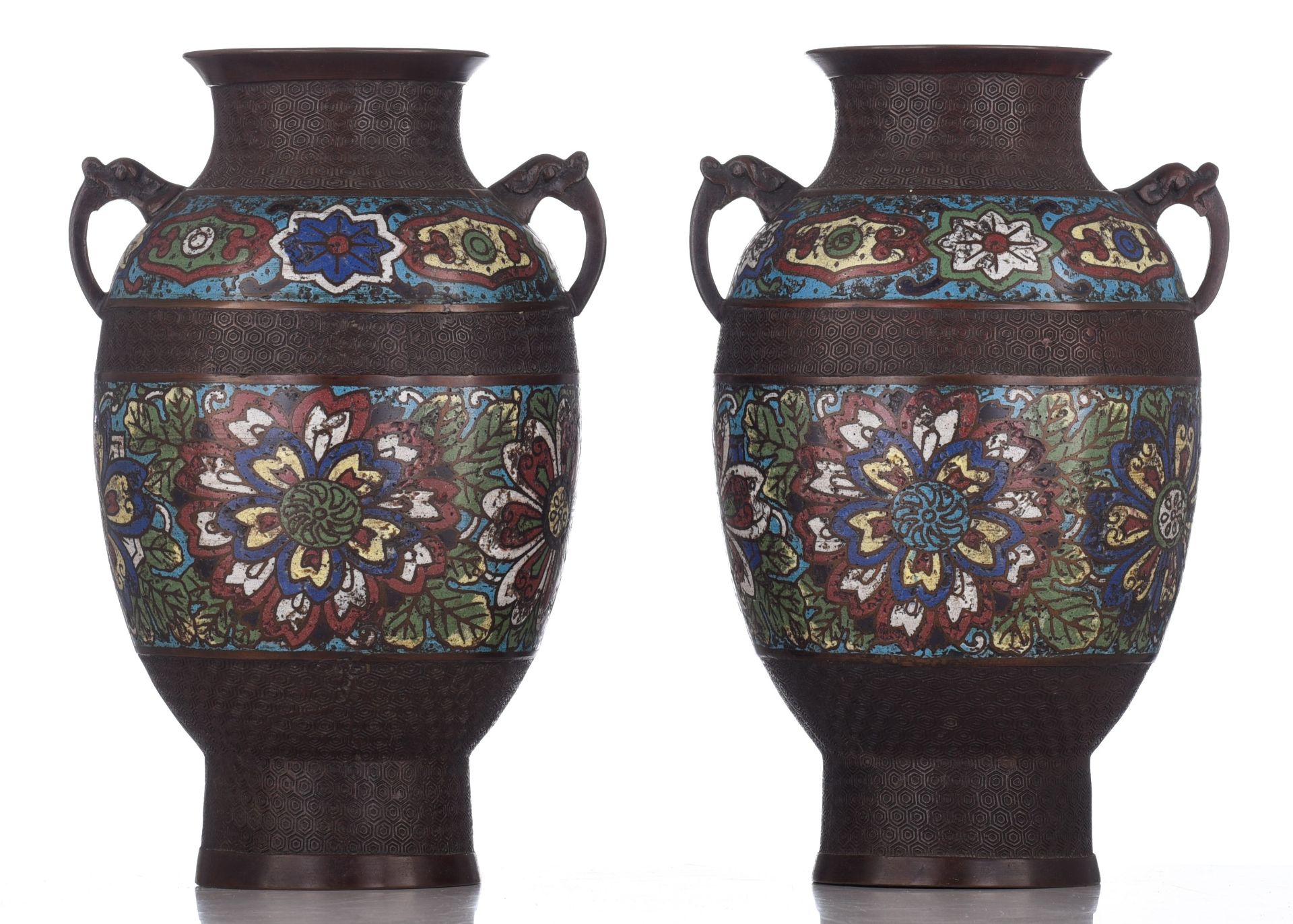 A collection of Japanese champlevé and cloisonné enamelled bronze ware, late 19thC/20thC, Tallest H - Image 28 of 37