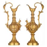 (T) A decorative pair of gilt bronze Renaissance inspired pitchers, H 50,5 cm