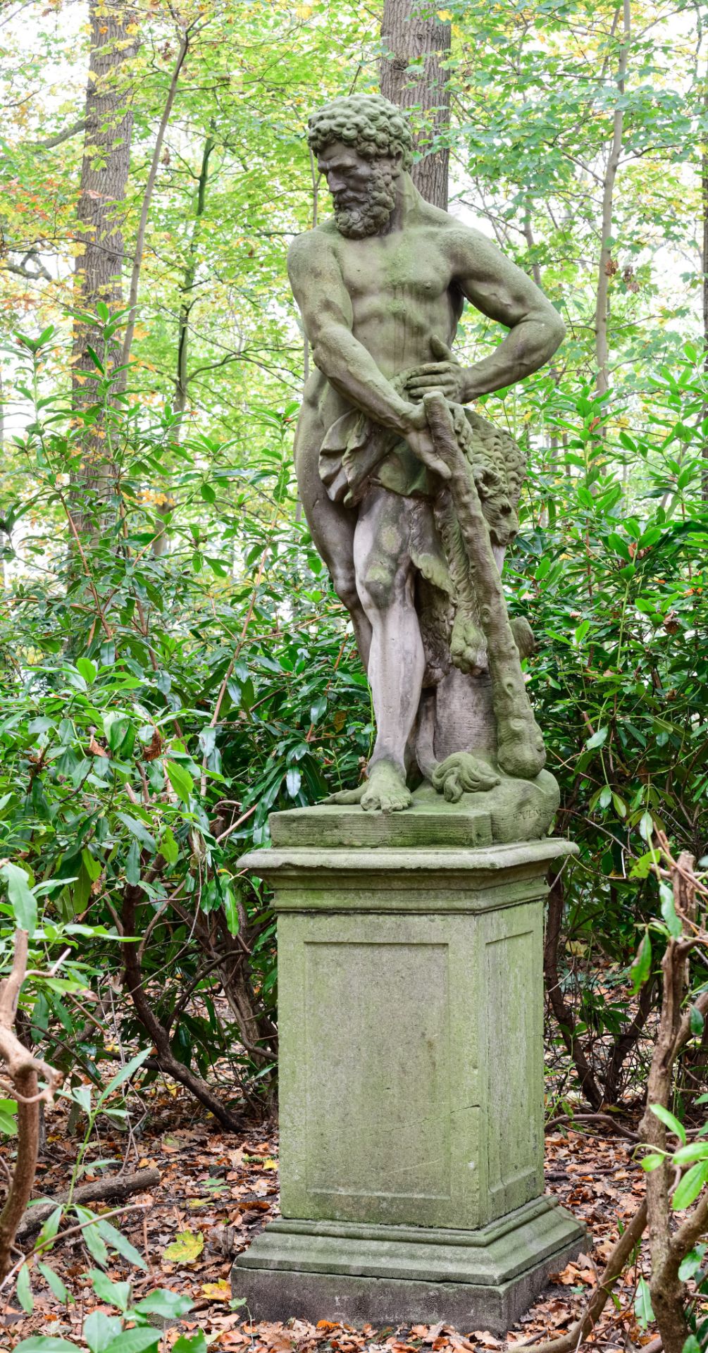 PREMIUM LOT Hendrik Pulinx (Bruges, 1698-1781), an exceptional stone garden sculpture of Hercules, d