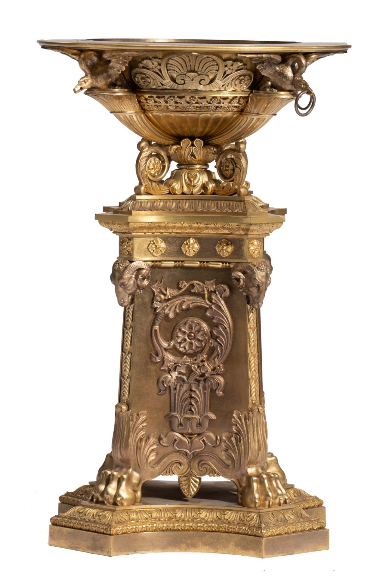 A fine French Restauration style gilt bronze 'surtout de table' centrepiece, in the manner of Pierre - Bild 4 aus 8