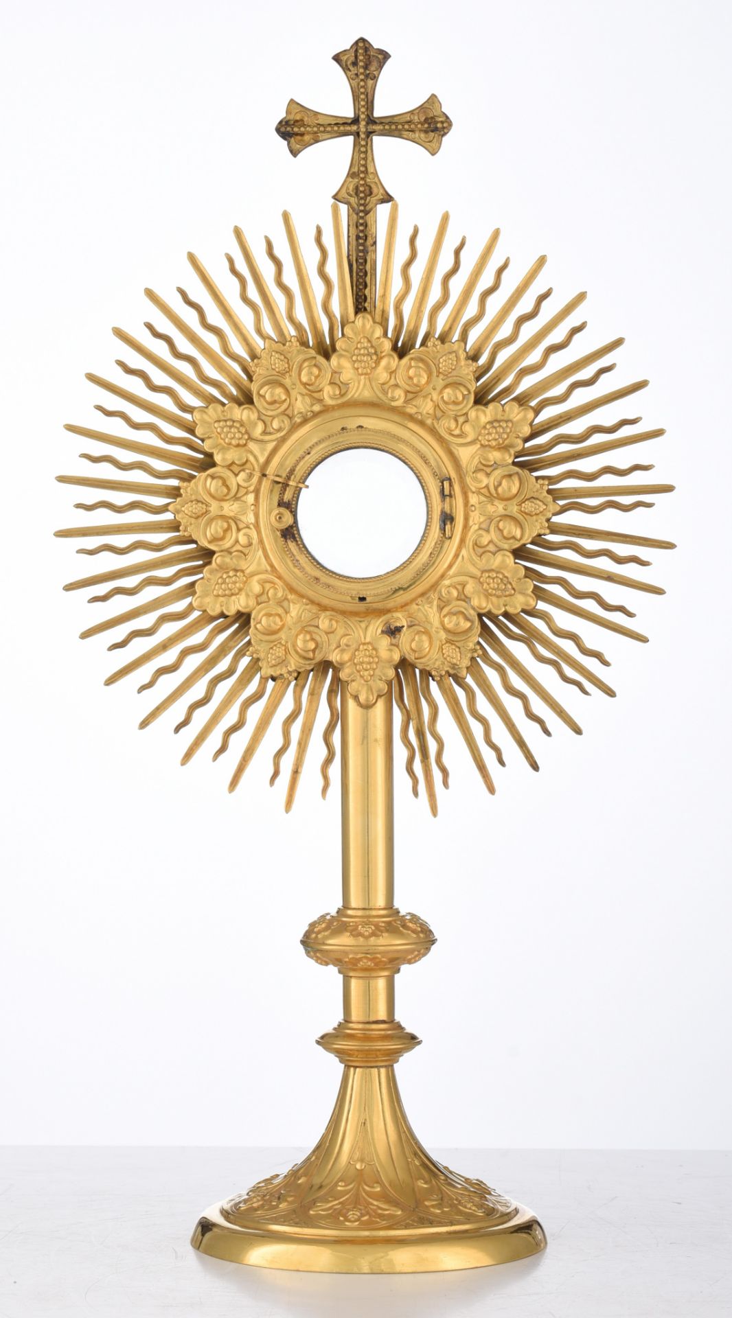 A 20thC Gothic Revival gilt brass solar monstrance, H 50 cm; added a silver and gilt silver ciborium - Image 11 of 12