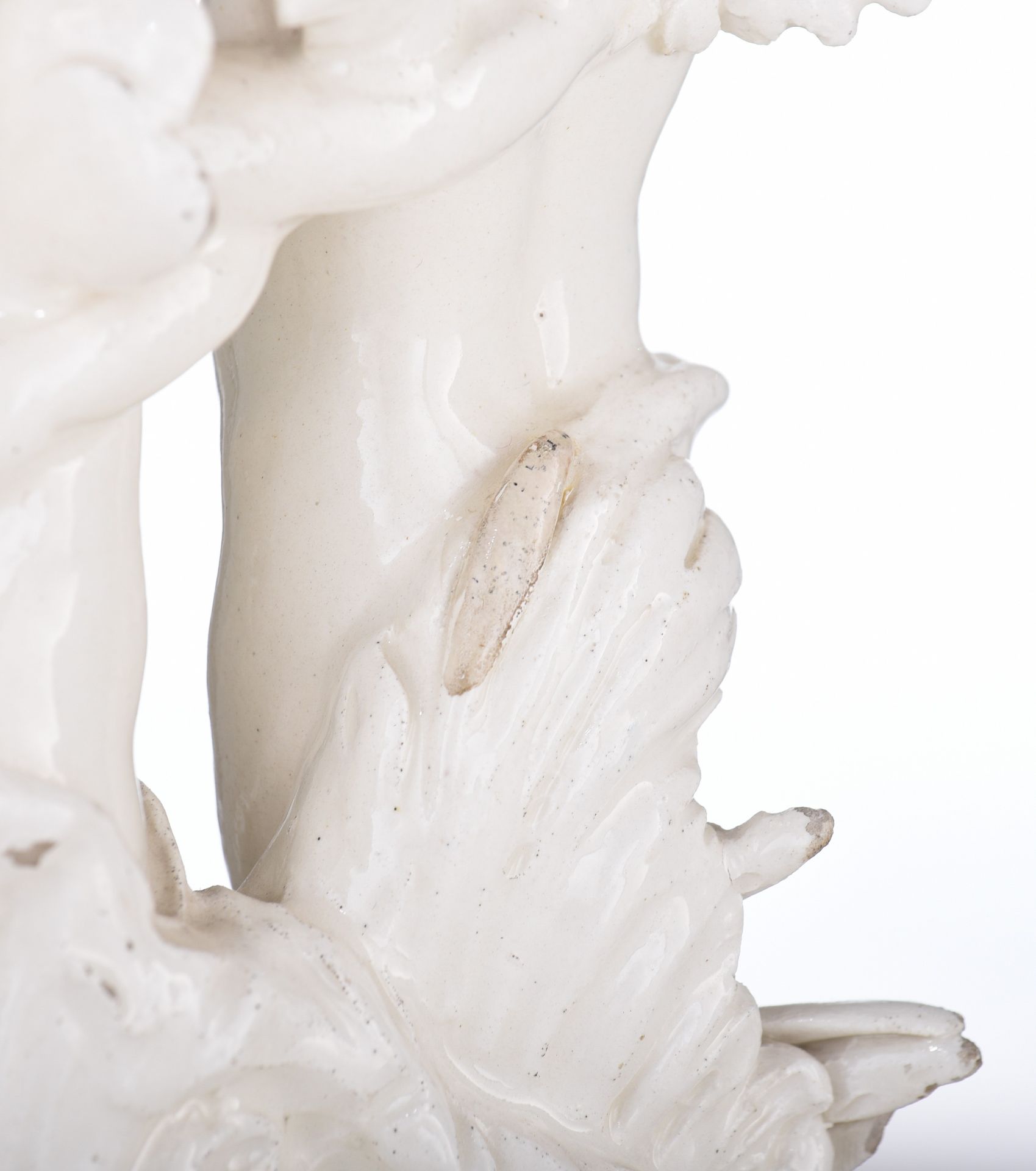 (BIDDING ONLY ON CARLOBONTE.BE) Two white glazed Capodimonte figural groups, Naples, H 20 - 23 cm - Image 15 of 16