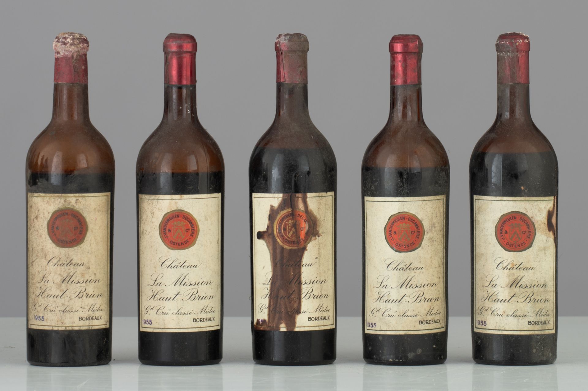 A collection of 17 bottles 'Ch‚teau La Mission Haut Brion', 1955, J. Vandermeulen-DecanniËre - Image 4 of 6