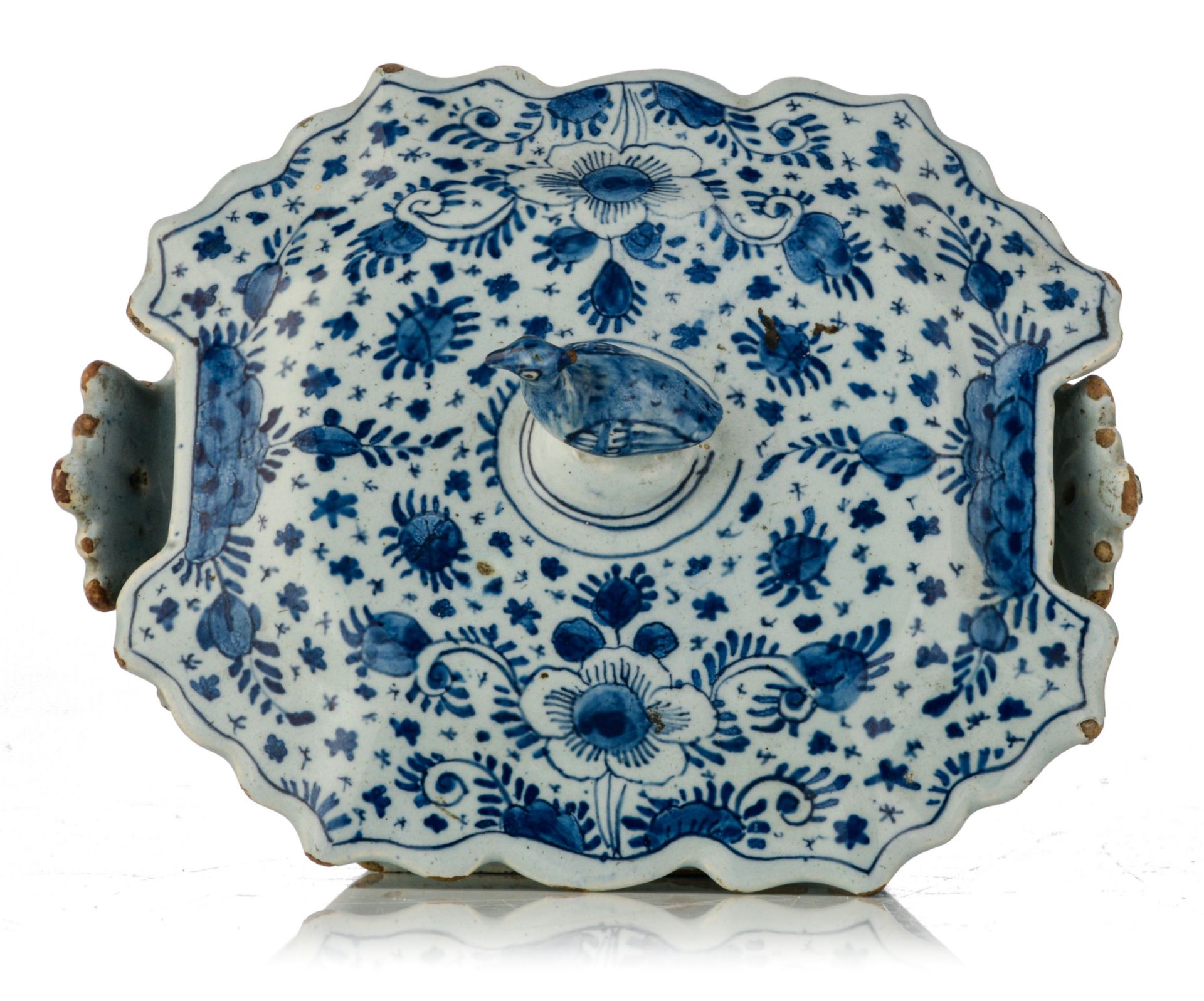 (BIDDING ONLY ON CARLOBONTE.BE) A fine Delft blue and white butter tub, marked 'De Lampetkan', 18thC - Image 6 of 14