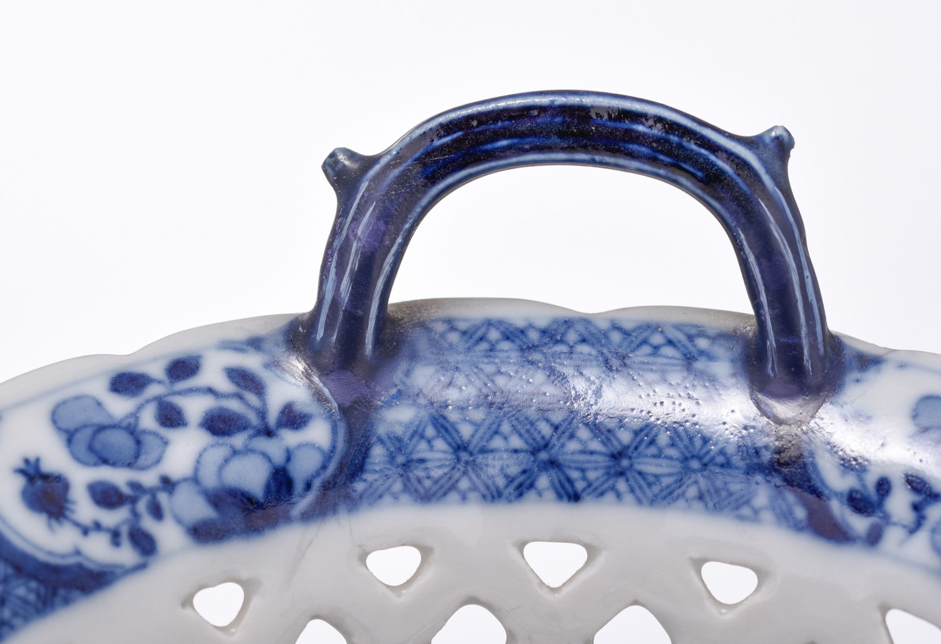 A Chinese blue and white openwork 'Hunting' basket, with symbol mark and of the Kangxi period, H 10, - Image 12 of 17