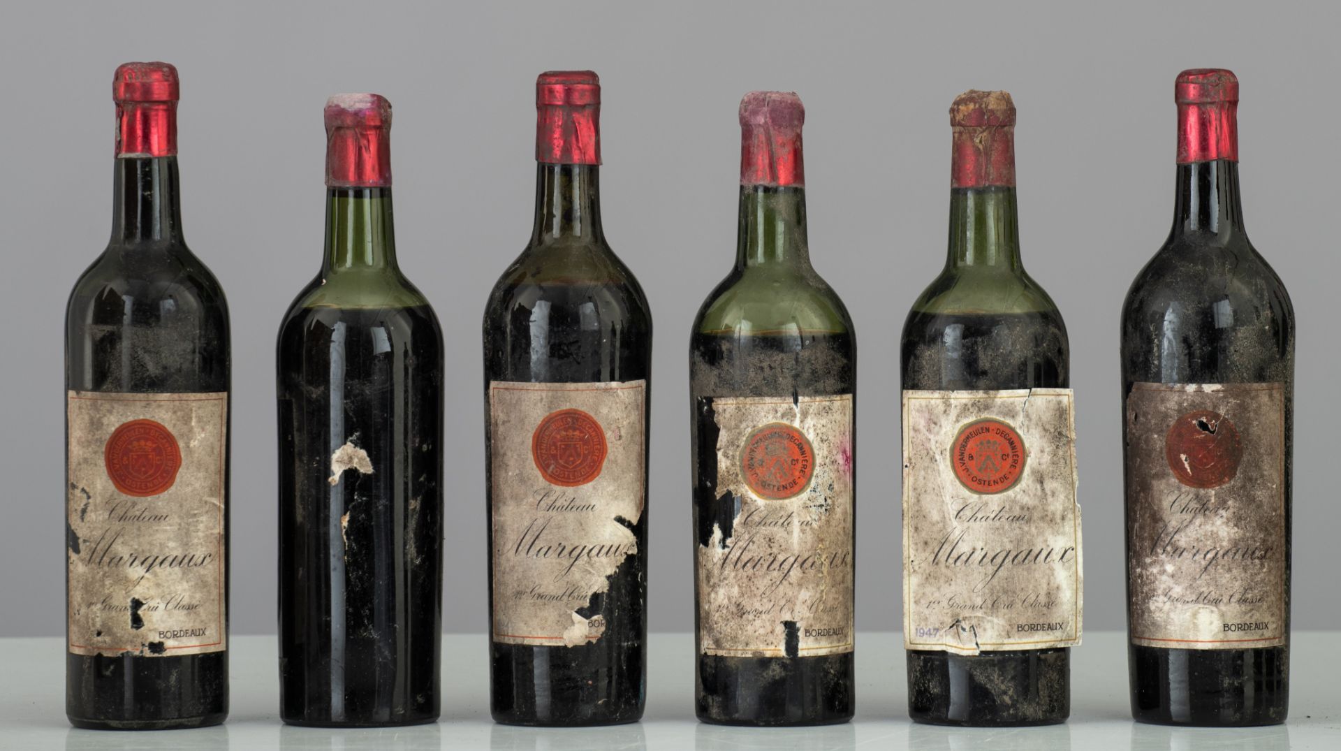 A collection of 17 bottles Ch‚teau Margaux, 1er Grand Cr˚ Classe, Bordeaux, 1947, bottled by J. Vand - Image 4 of 6