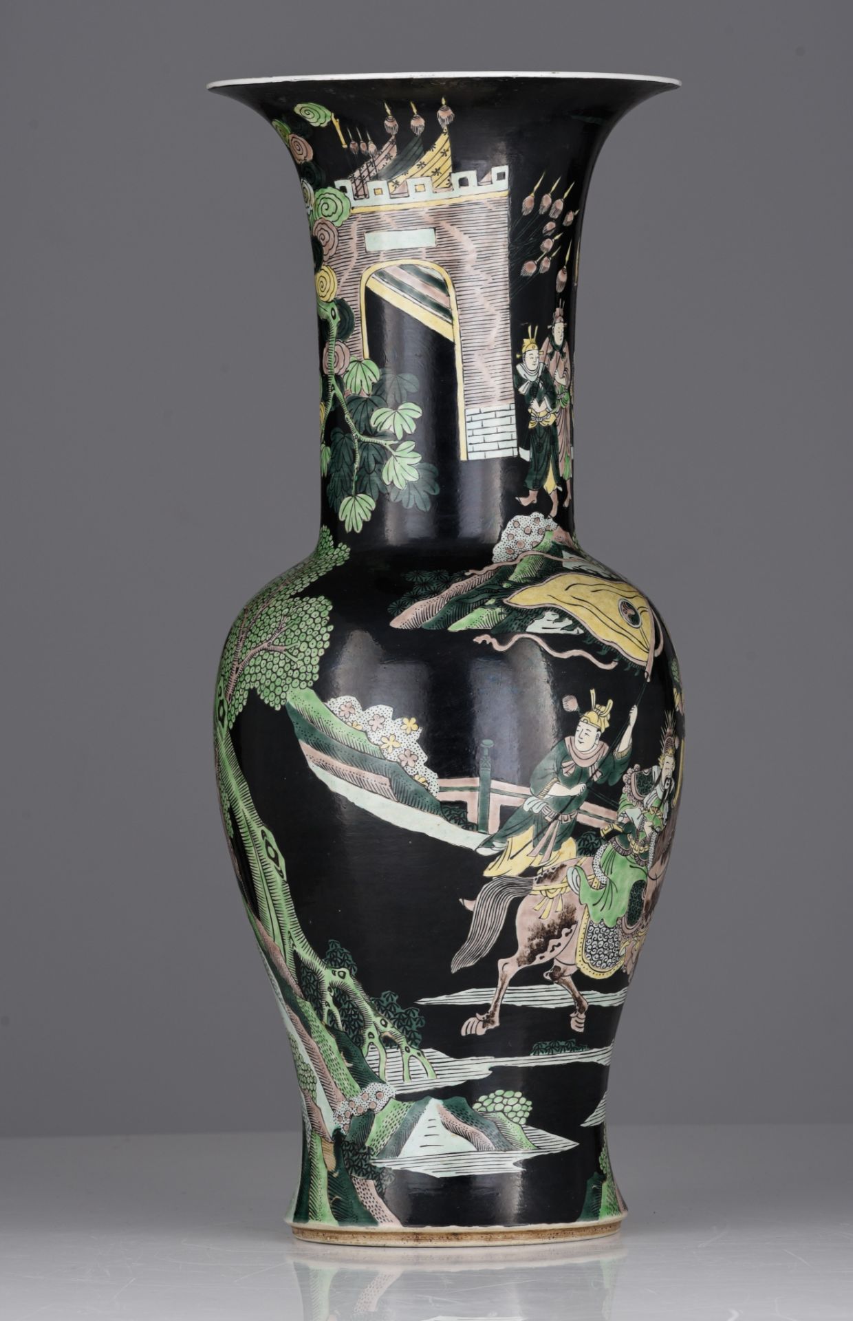 A Chinese famille noire glazed 'yen-yen' or 'phoenix tail' vase, with a Kangxi mark, 19th/20thC, H 5 - Image 5 of 7