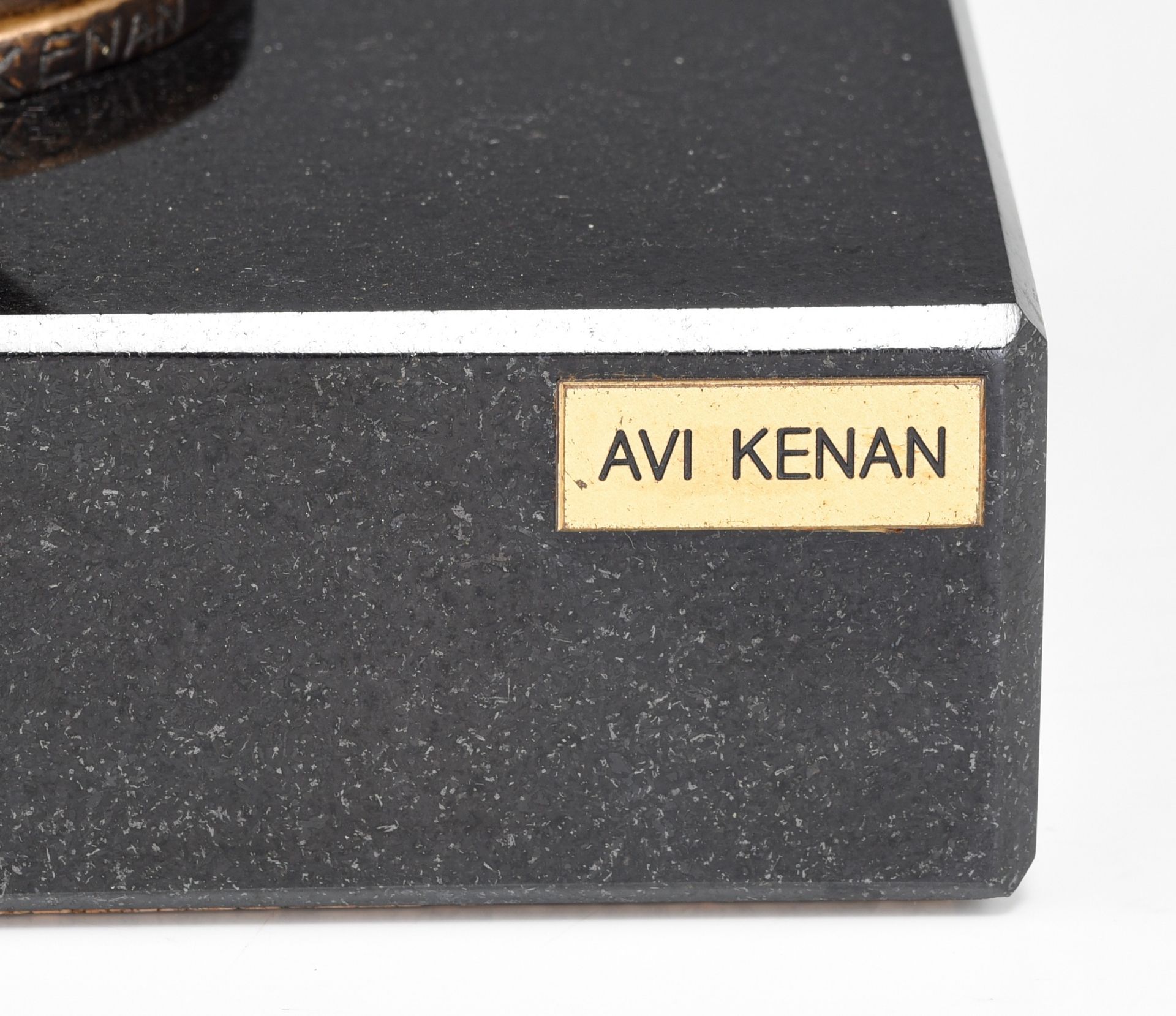 Avi Kenan (1951), untitled, 1985, N∞ 18/250, polished bronze on a granite base, H 42,5 - 49 cm (with - Image 6 of 9