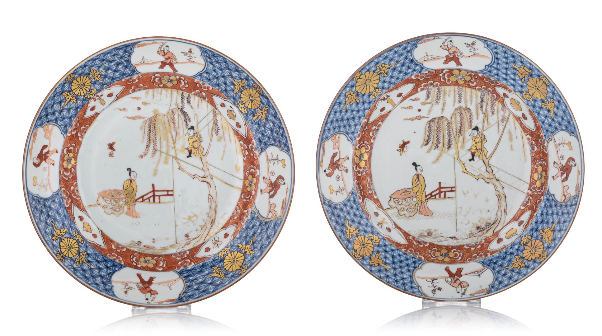 (BIDDING ONLY ON CARLOBONTE.BE) A collection of fine Chinese Imari figural export porcelain plates, - Image 2 of 10