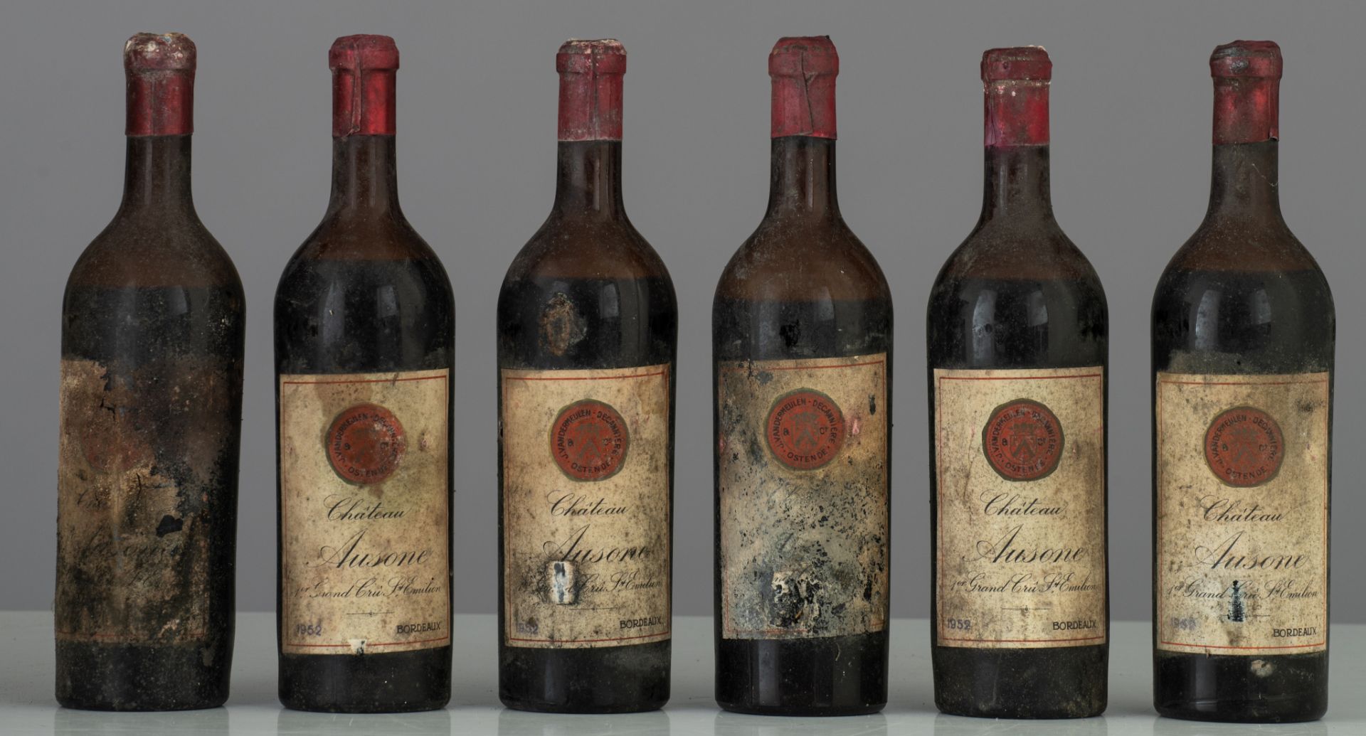 A collection of 22 bottles Ch‚teau Ausone, 1er Grand Cr˚ St Emillion, Bordeaux 1952, bottled by J. V - Image 4 of 7