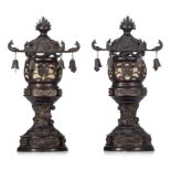 (BIDDING ONLY ON CARLOBONTE.BE) A pair of unique Japanese 'Pagoda' lanterns, Meiji period, H 31,5