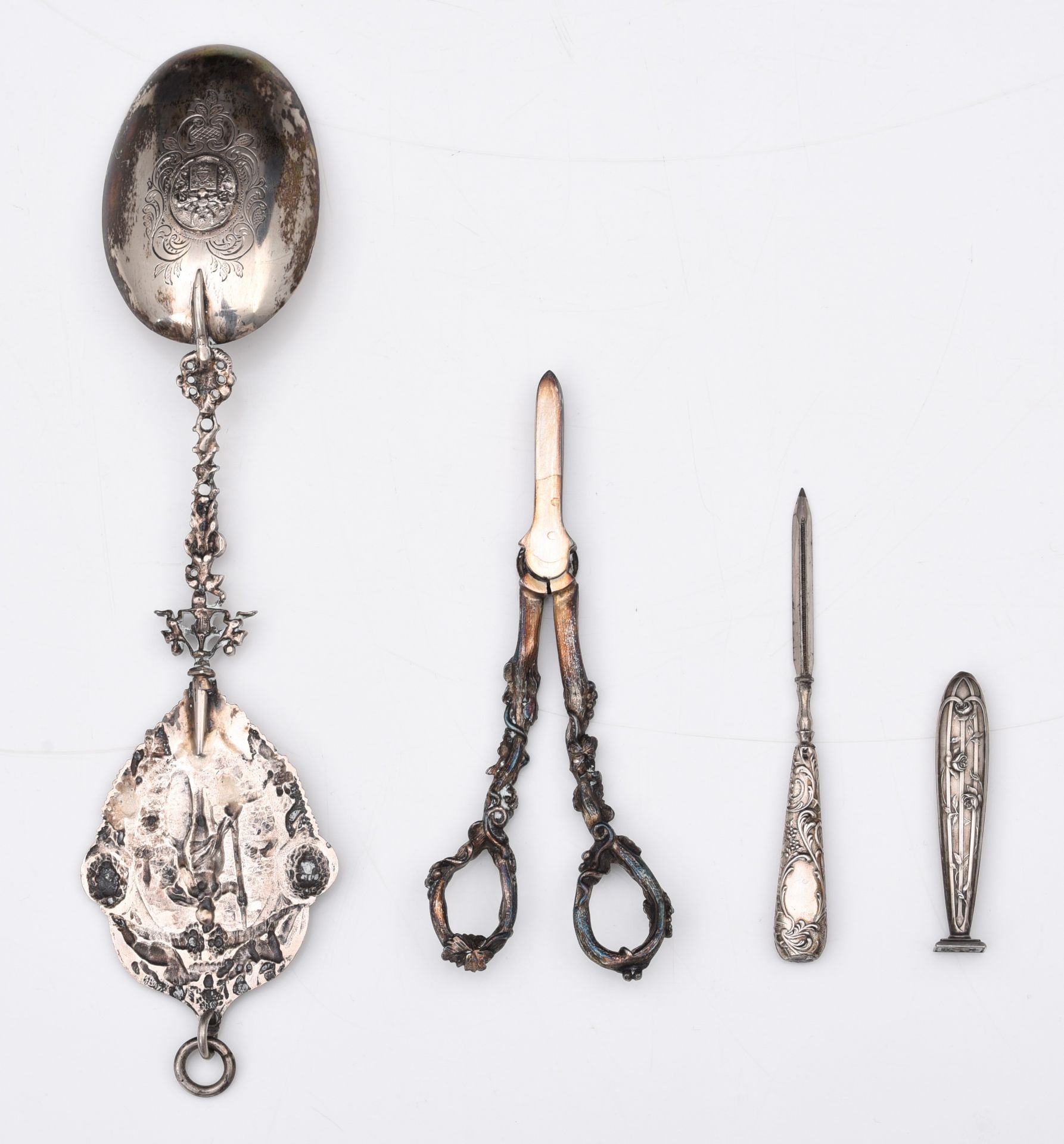 A collection of silver and silvered objects, total weight: 630g, H 5 - 20,5 cm - Bild 13 aus 41