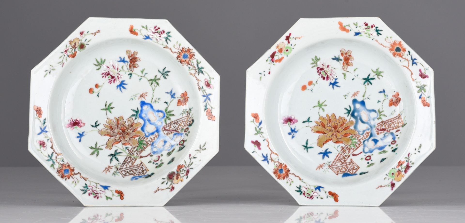 A collection of six Chinese famille rose export porcelain plates, 18thC, ¯ 23,5 cm - Image 9 of 10
