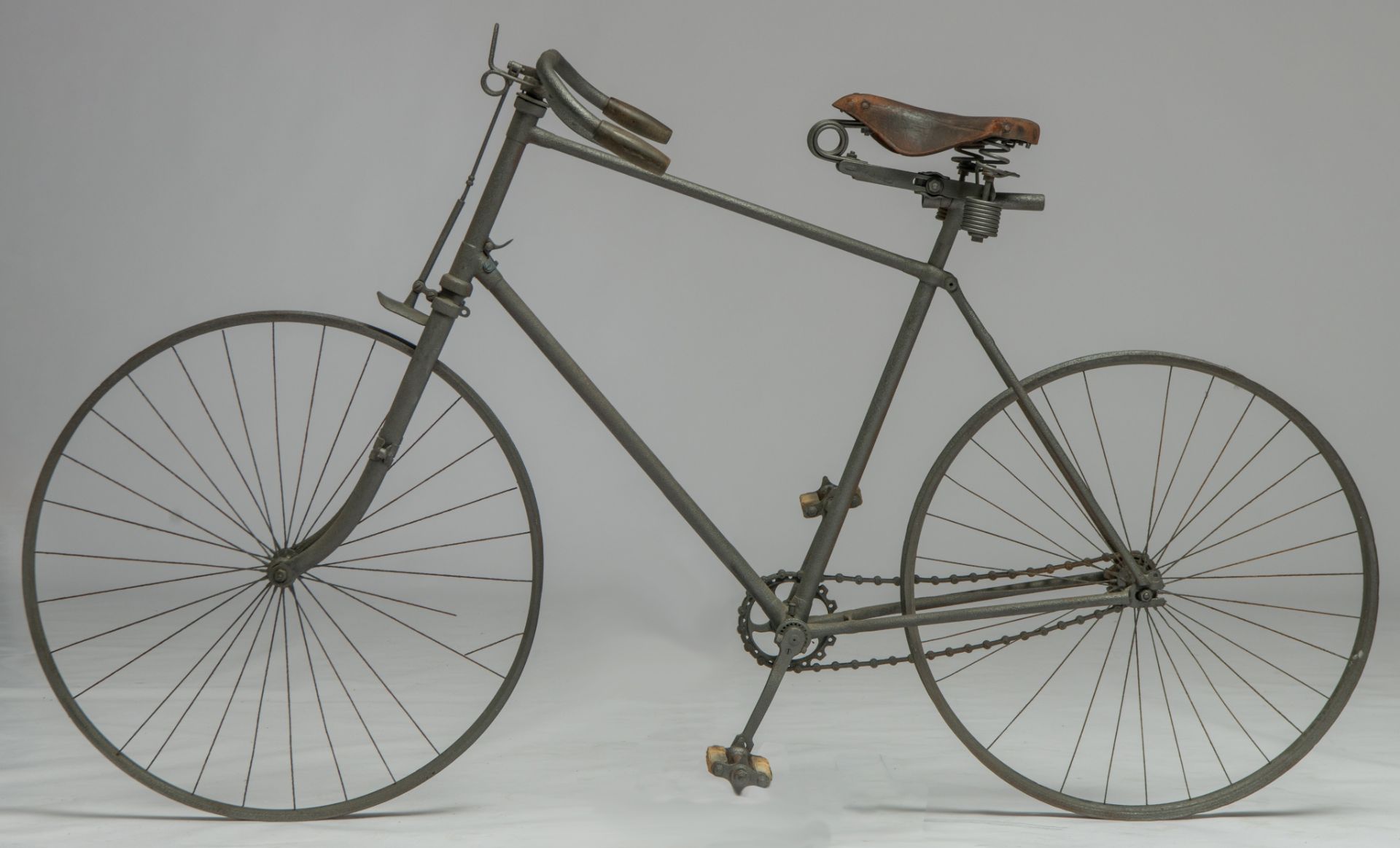 An exceptional Tour de France race bicycle of Armand Perin, 1903 - Image 2 of 9