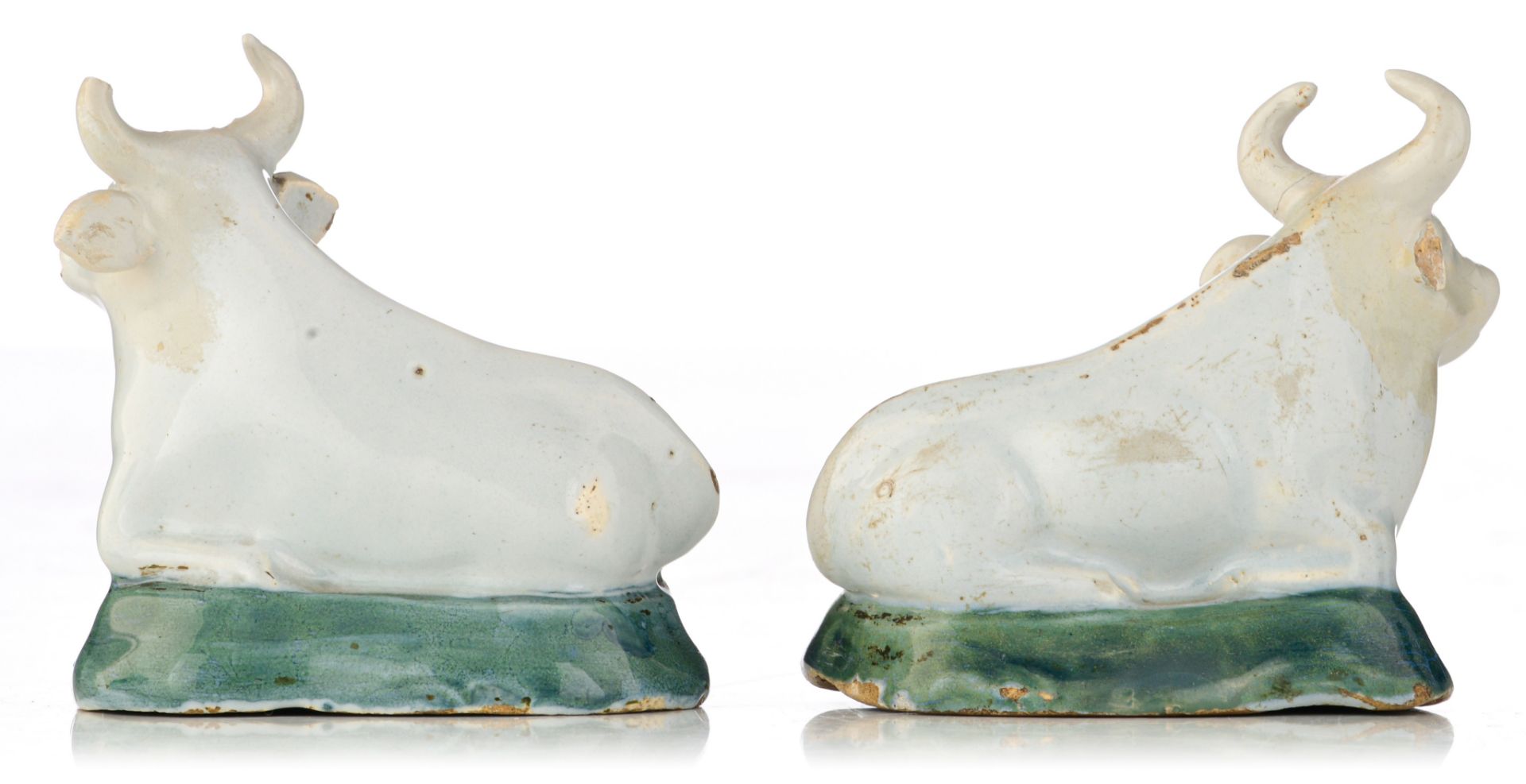 (BIDDING ONLY ON CARLOBONTE.BE) A rare pair of white Delft figures of cows, 18thC, marked Geertruy V - Image 3 of 16