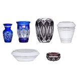 (BIDDING ONLY ON CARLOBONTE.BE) A collection of cut-glass Val-Saint-Lambert vases, H 6 - 20 cm