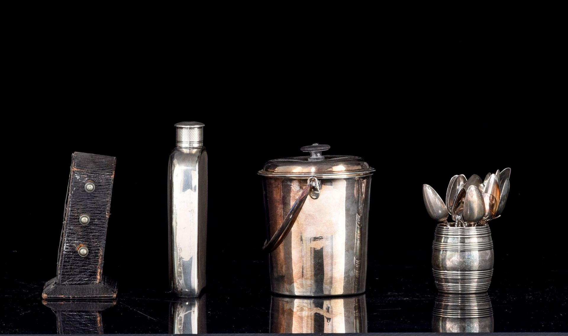 A collection of silver and silvered objects, total weight: 630g, H 5 - 20,5 cm - Bild 8 aus 41