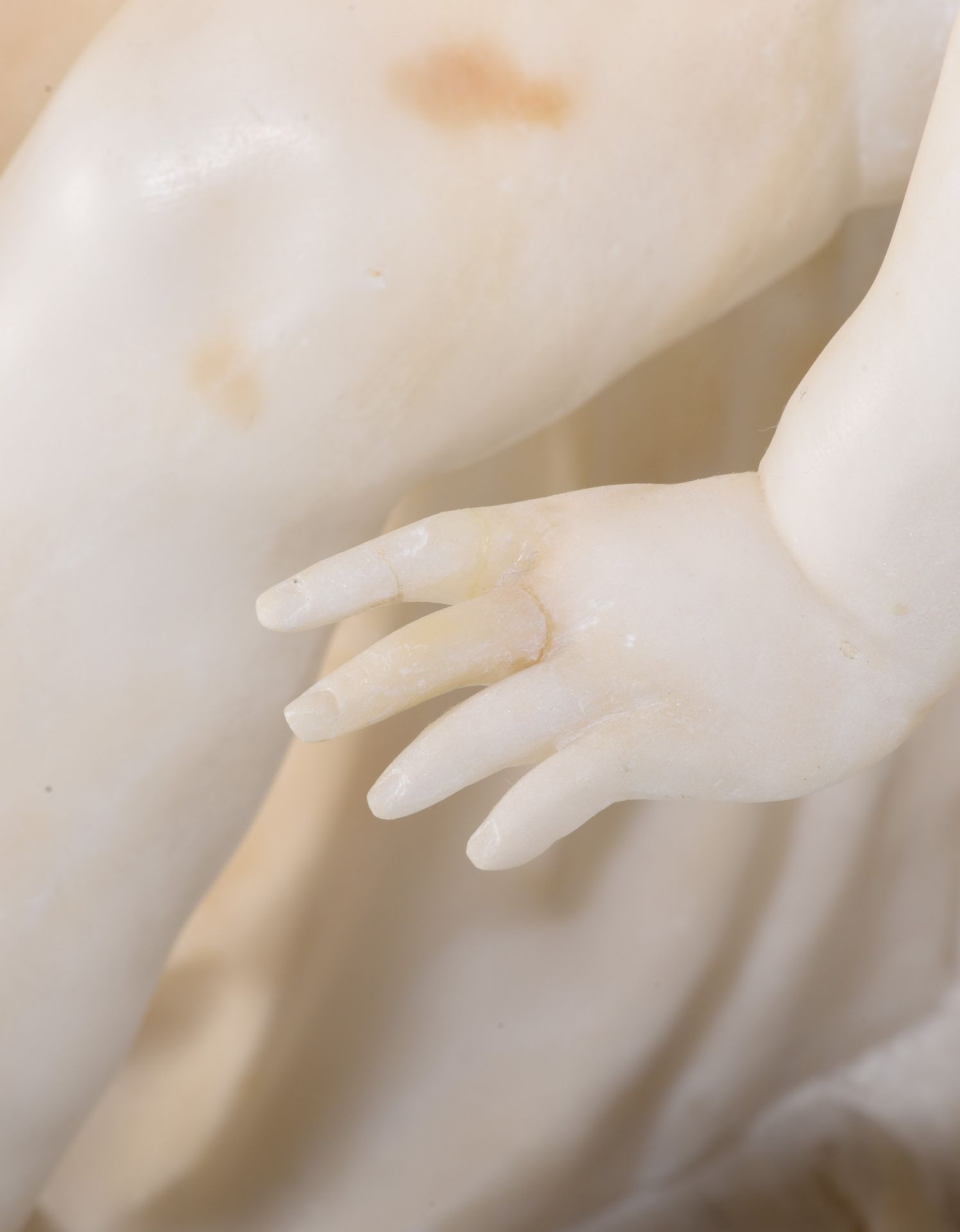 After Etienne Falconet (1716-1791), 'Bataille pour l'amour', alabaster, H 45 cm - Bild 7 aus 11