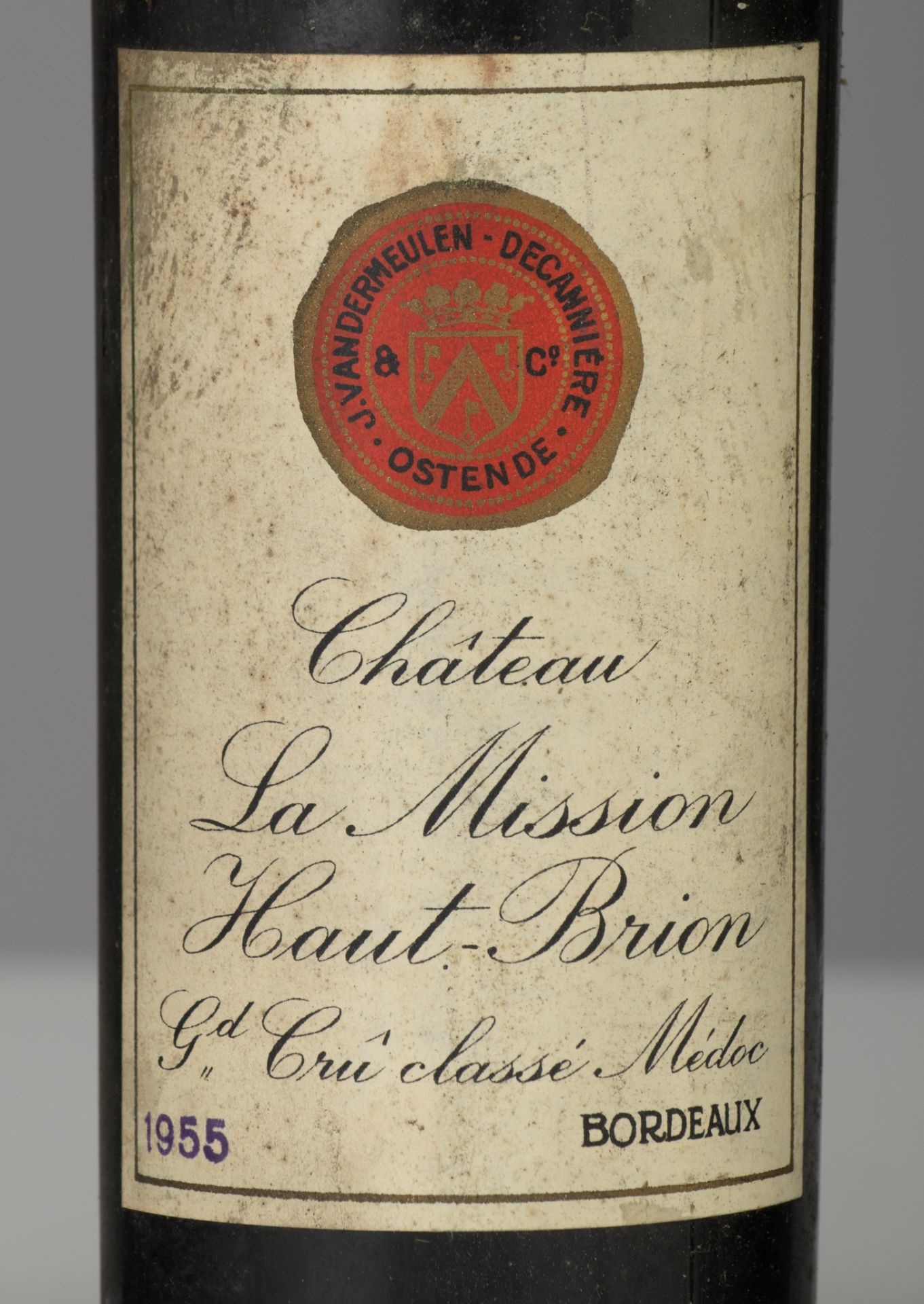 A collection of 17 bottles 'Ch‚teau La Mission Haut Brion', 1955, J. Vandermeulen-DecanniËre - Image 5 of 6