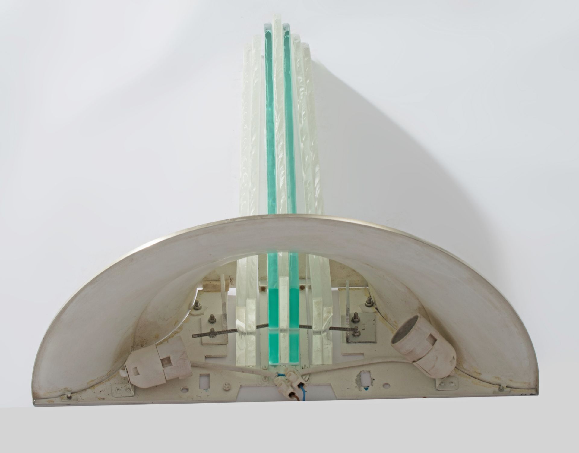 An Art Deco '652' wall light by Jean Perzel, glass and lacquered metal, H 60 - W 50 cm - Image 4 of 5