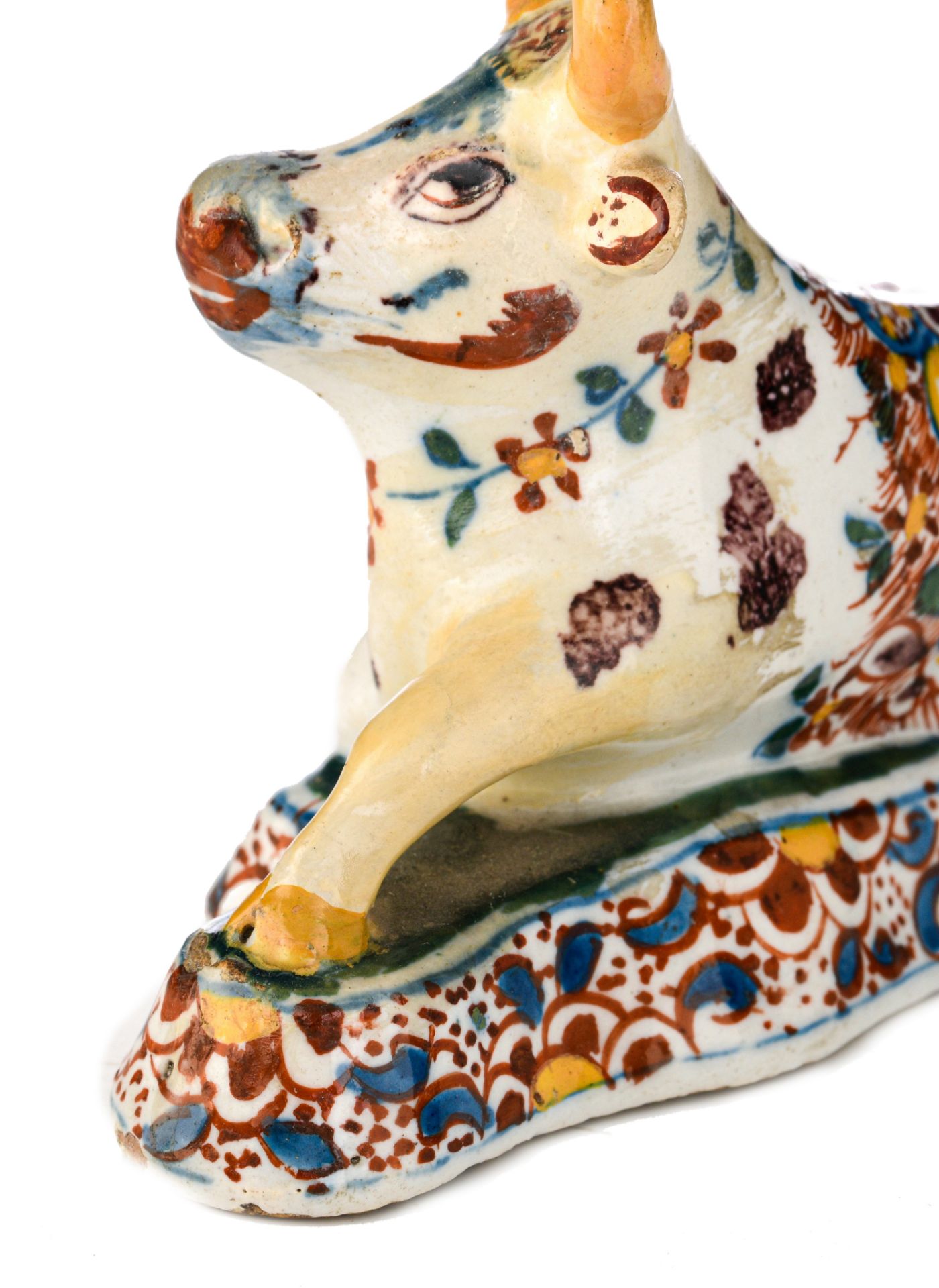 A pair of and a ditto Dutch Delft polychrome figure of a recumbent cow, 18thC, H 8-9 cm - Image 10 of 15