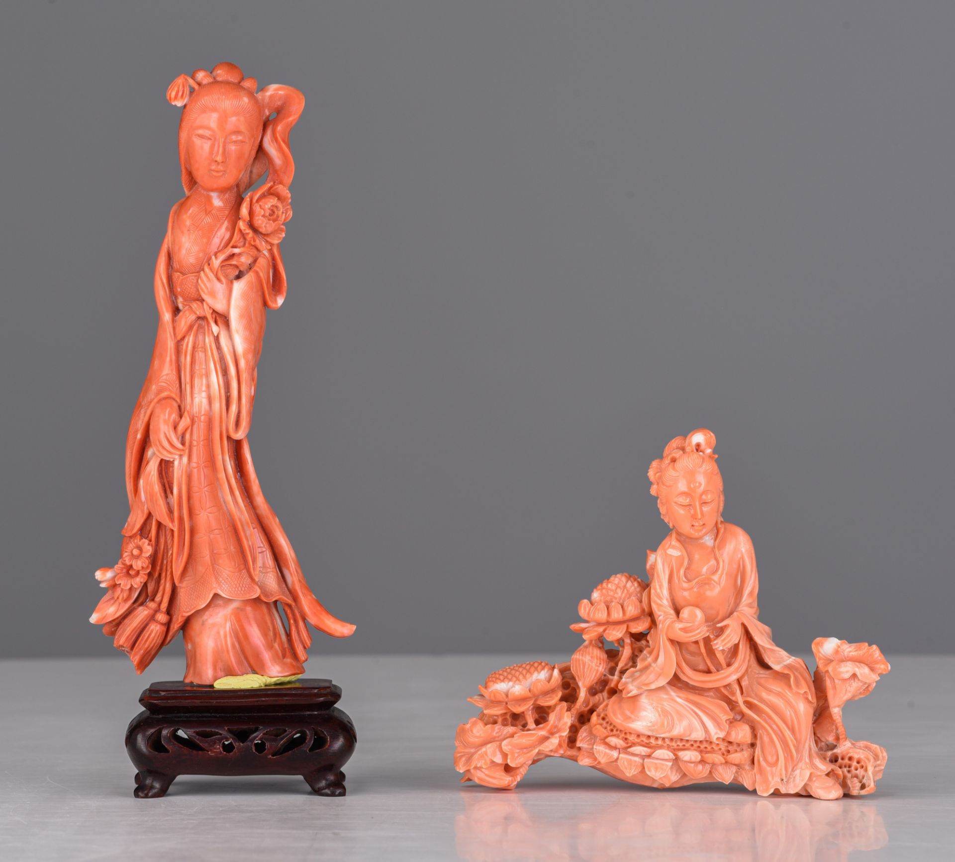 A collection of two Chinese coral figures, late Qing, Total Coral Weight 531 g (excl. stands) - Image 2 of 6
