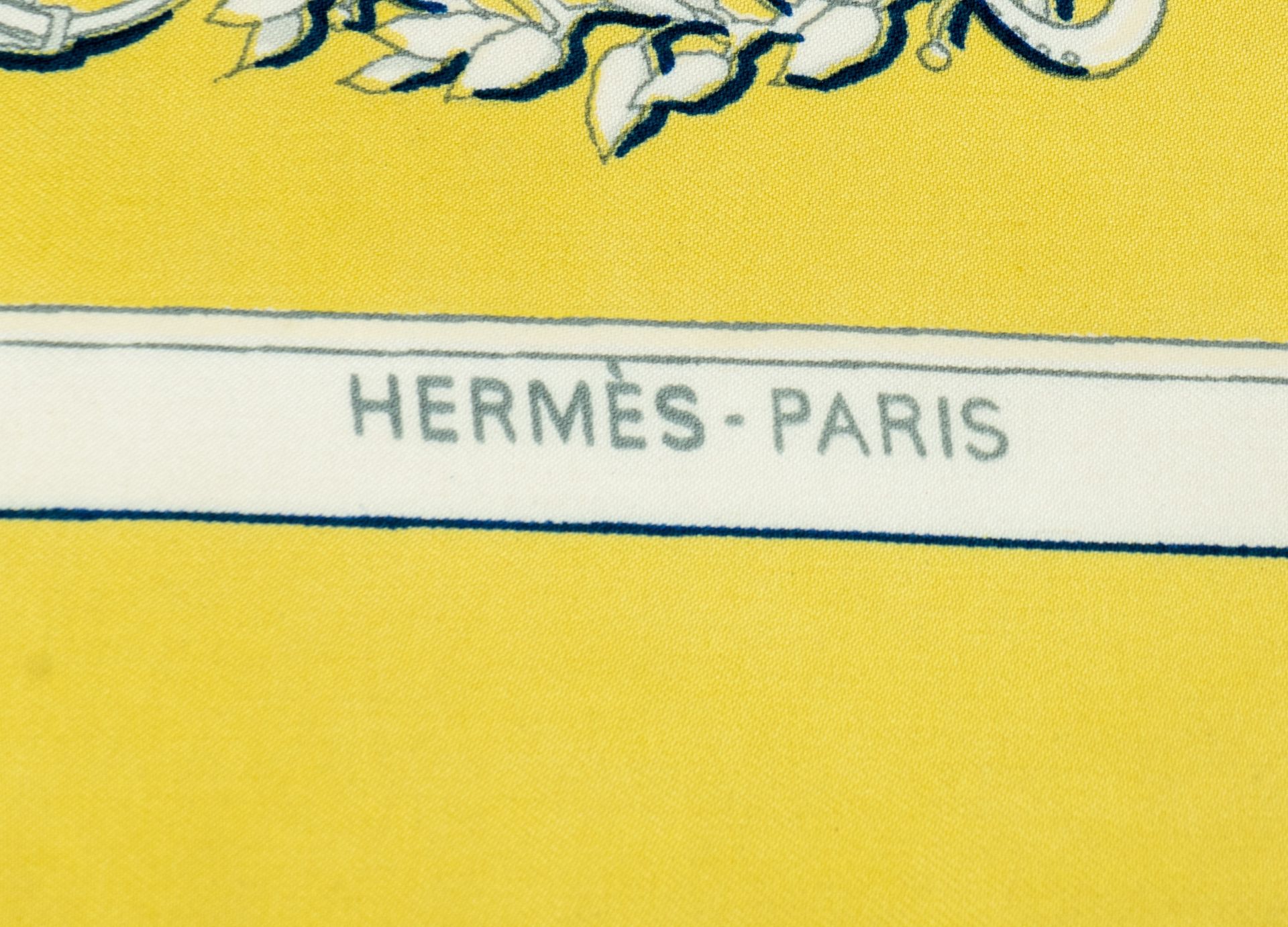 A various collection of 7 Hermes silk twill weave scarves - Bild 7 aus 13