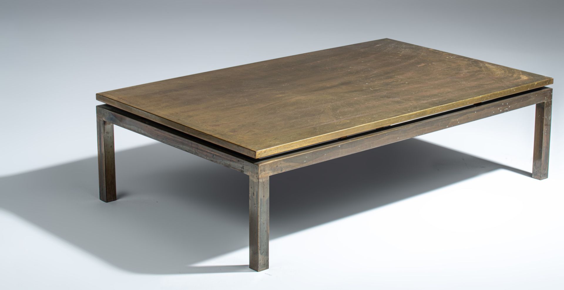 A vintage etched brass coffee table, H 35 - W 130 - D 80 cm - Image 2 of 9