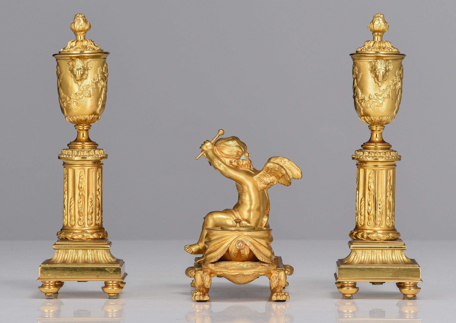 (BIDDING ONLY ON CARLOBONTE.BE) A Neoclassical gilt bronze ink well decorated with Cupid, and a pair - Image 4 of 8