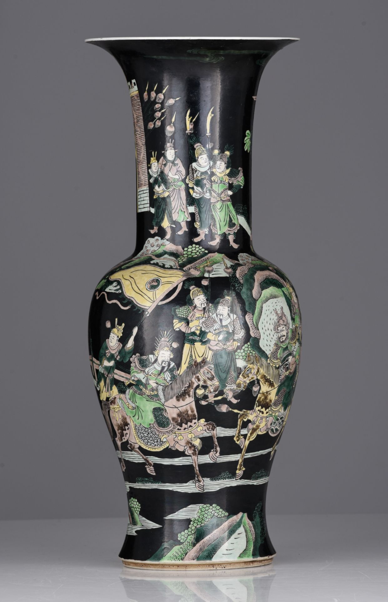 A Chinese famille noire glazed 'yen-yen' or 'phoenix tail' vase, with a Kangxi mark, 19th/20thC, H 5 - Image 2 of 7