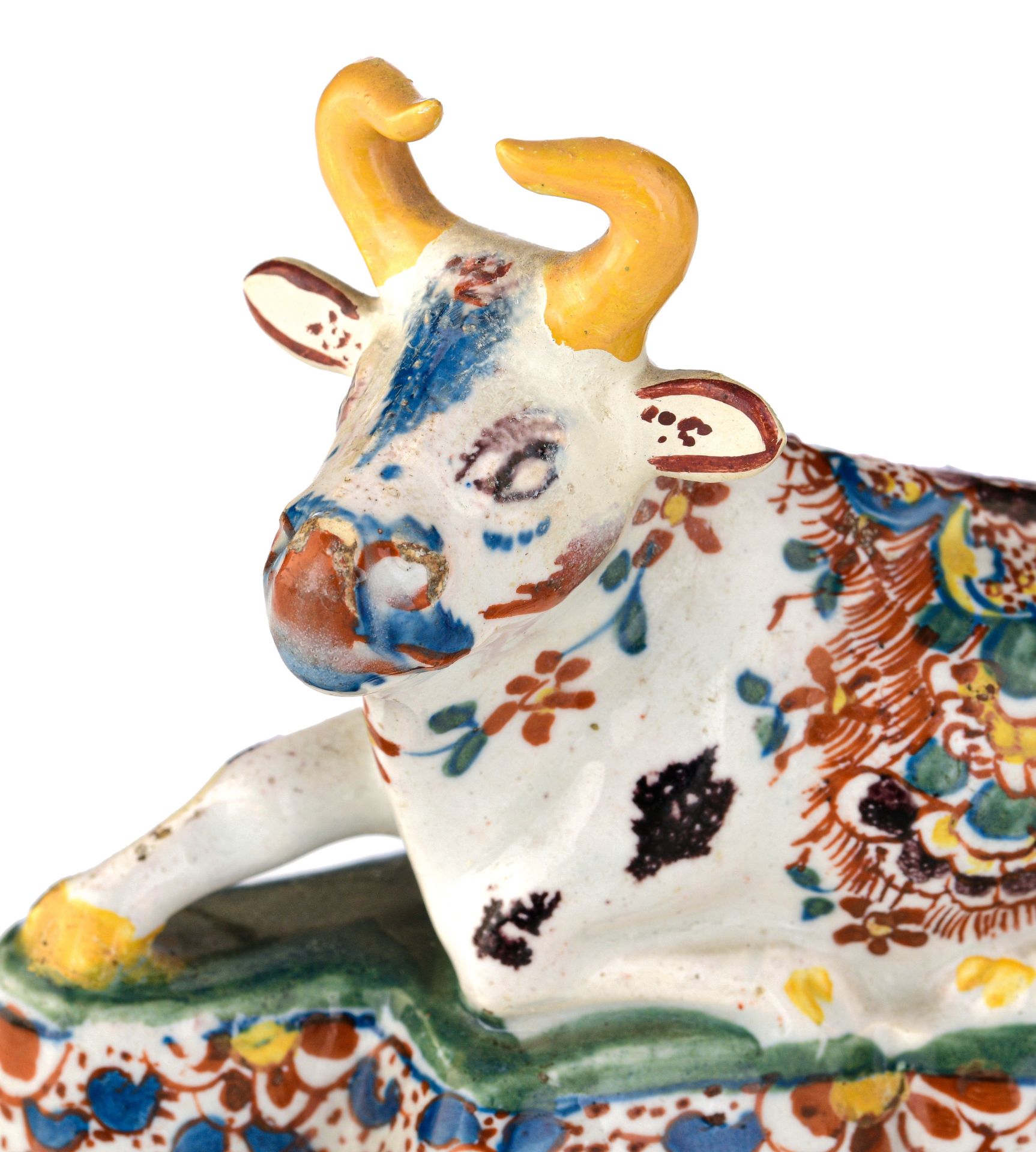 A pair of and a ditto Dutch Delft polychrome figure of a recumbent cow, 18thC, H 8-9 cm - Image 11 of 15