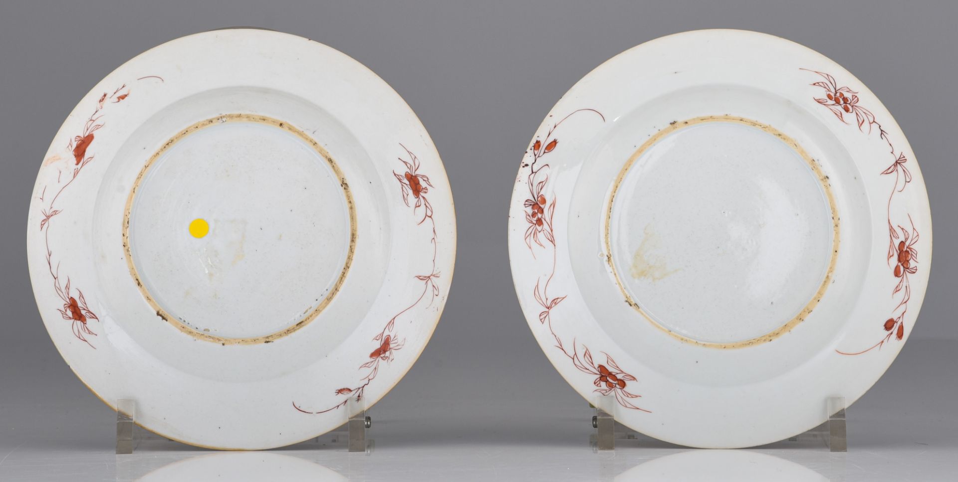 (BIDDING ONLY ON CARLOBONTE.BE) A collection of fine Chinese Imari figural export porcelain plates, - Image 7 of 10