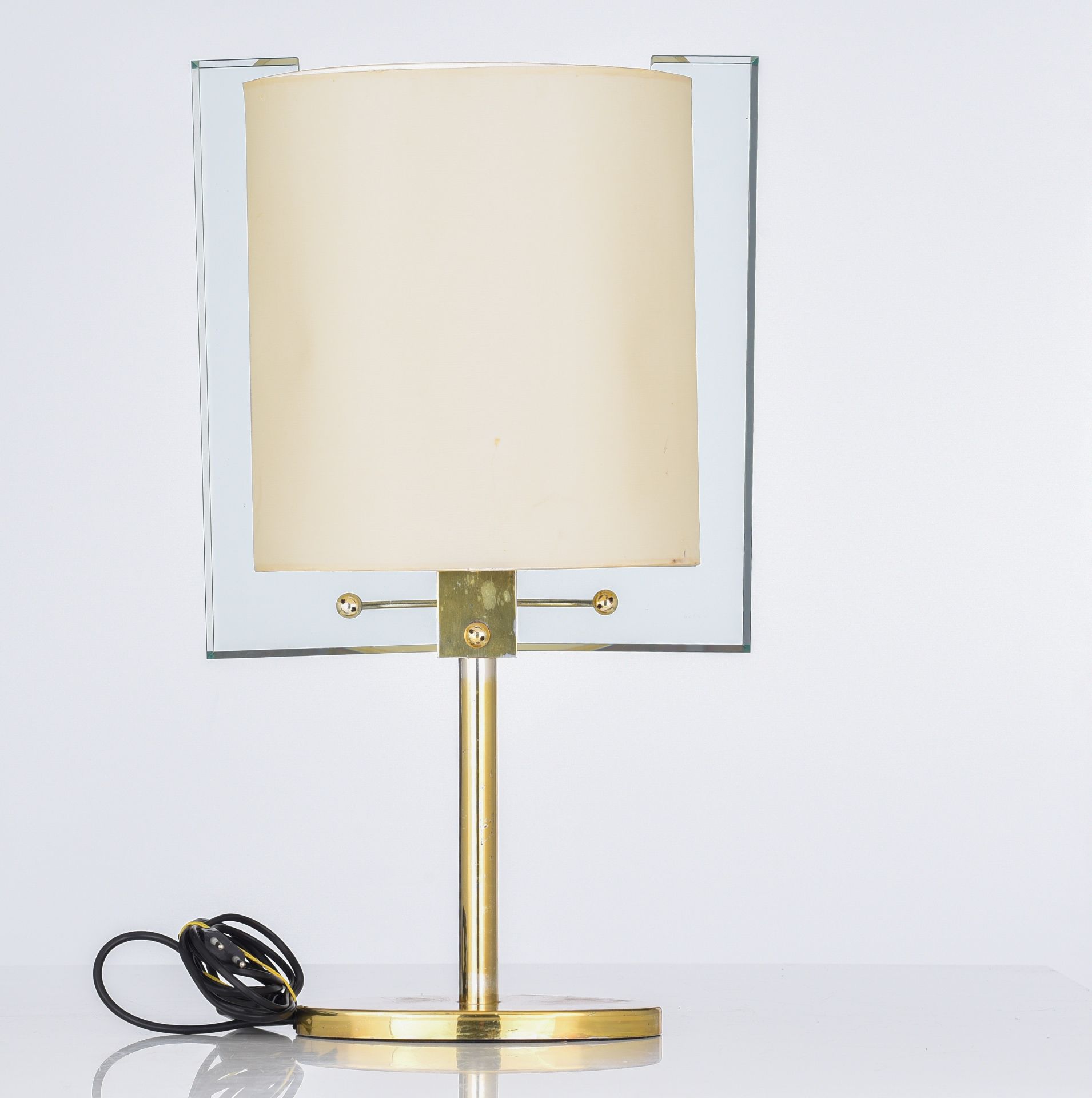 A brass and glass model 2833 design table lamp by Nathalie Grenon for Fontana Arte, Italy, H 61 cm - Image 3 of 5